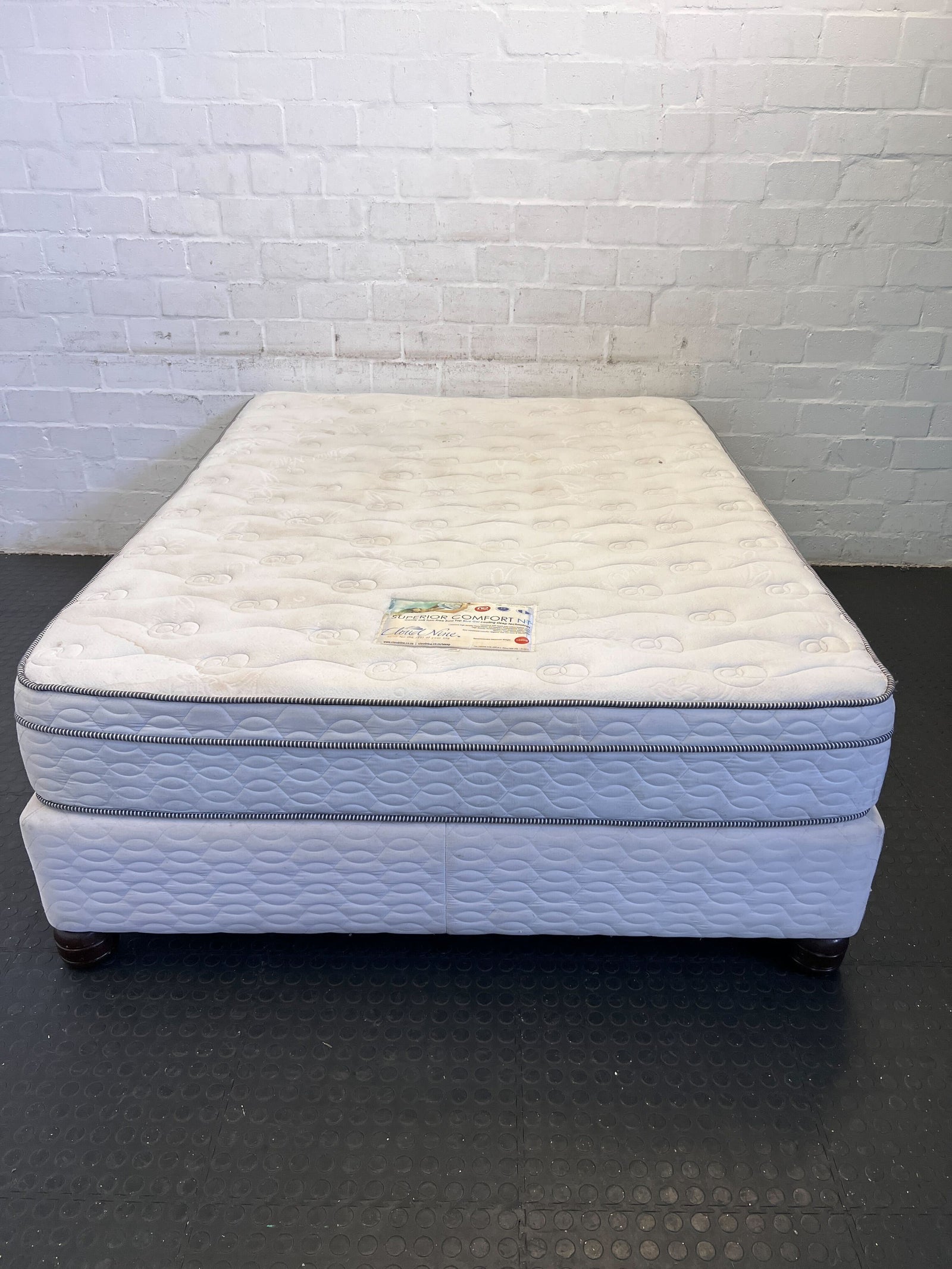 Cozy Double Bed Mattress with Minor Wear | Comfortable and Supportive