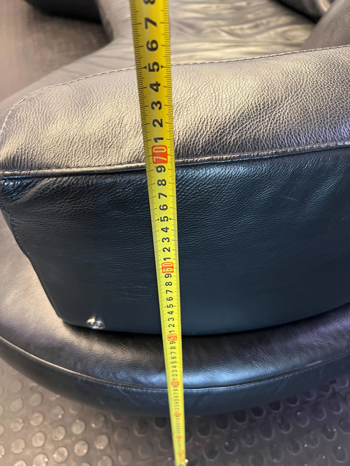 Sleek Black Leather Curved Modular Sofa | Modern Lounge Couch