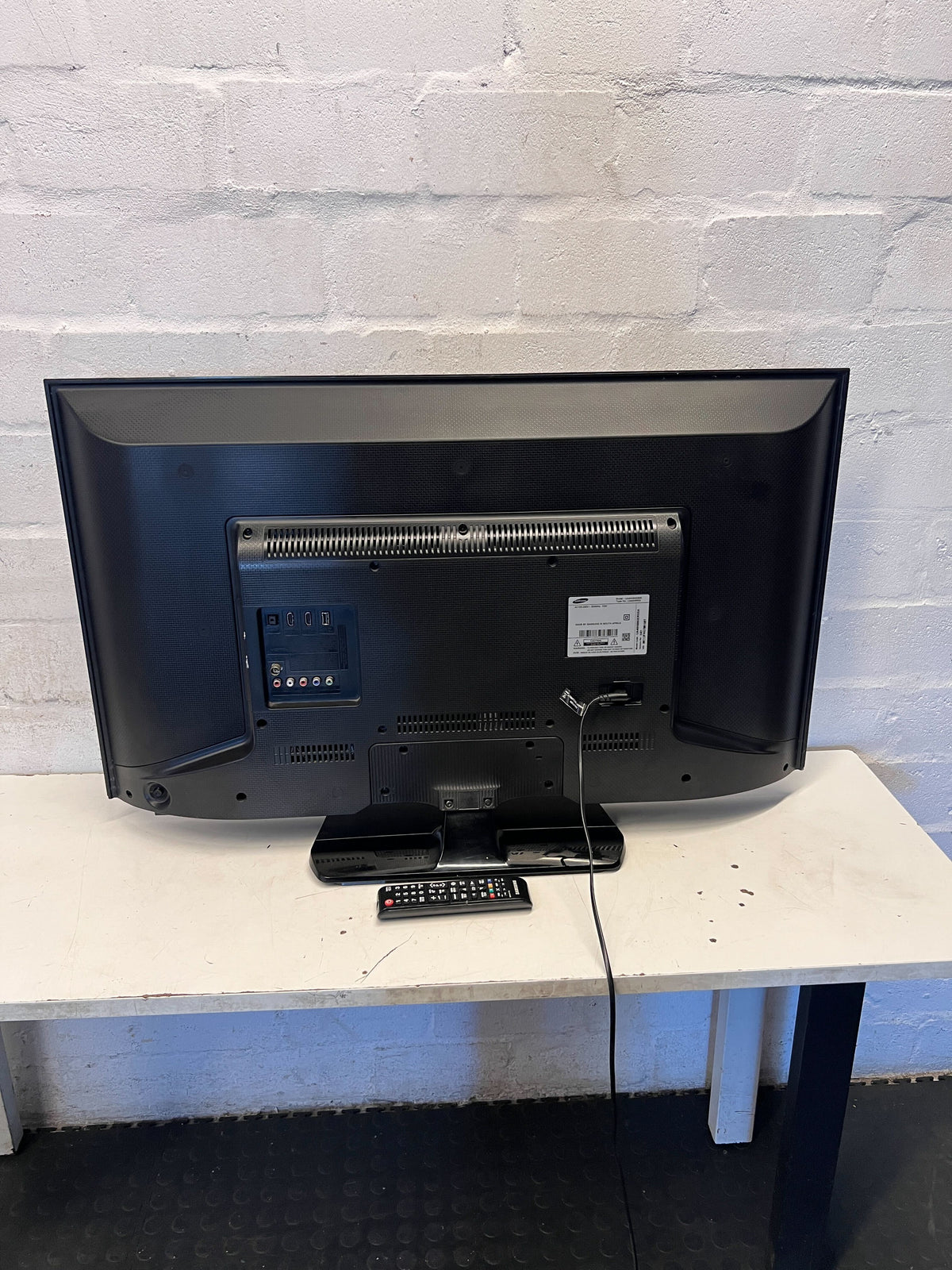Samsung 40 inc LCD TV with Remote - 2ndhandwarehouse.com