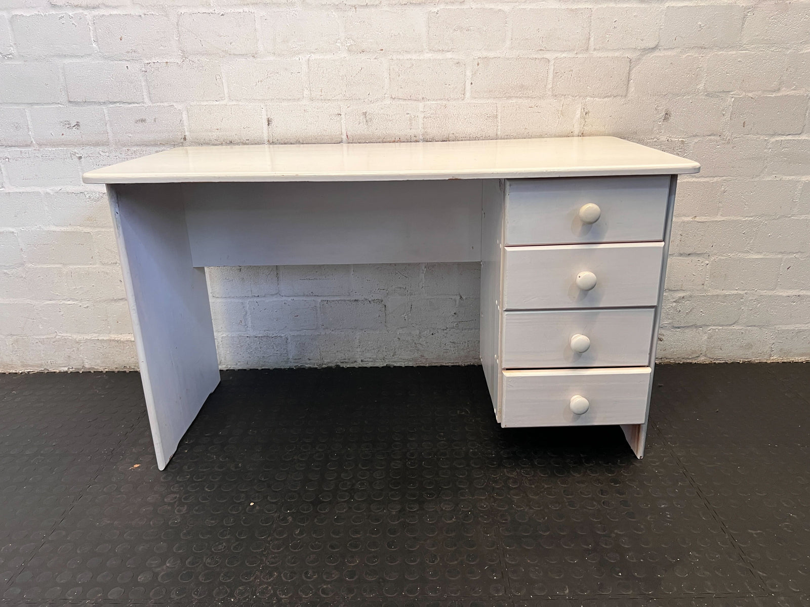 Chic White Wooden Desk with 4 Drawers – Minor Wear
