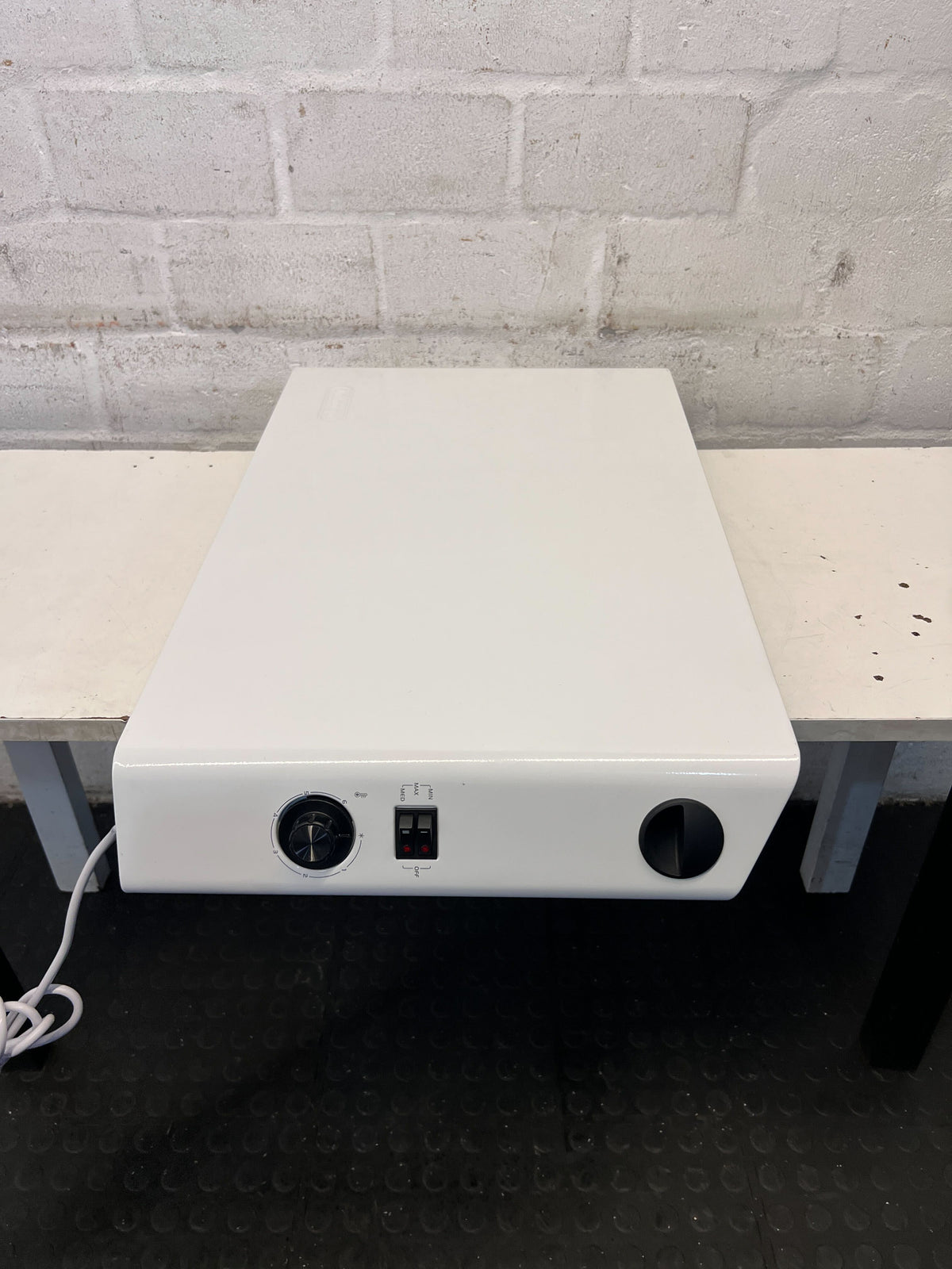 Delonghi White Compact Heater – Slight Wear, Efficient Heating - PRICE DROP