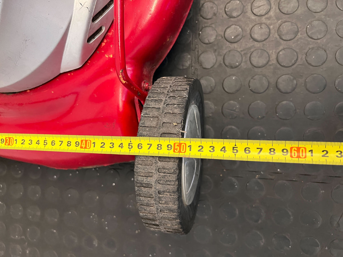 Compact Ryobi Electric Lawnmower - Red, Minor Wear - 2ndhandwarehouse.com