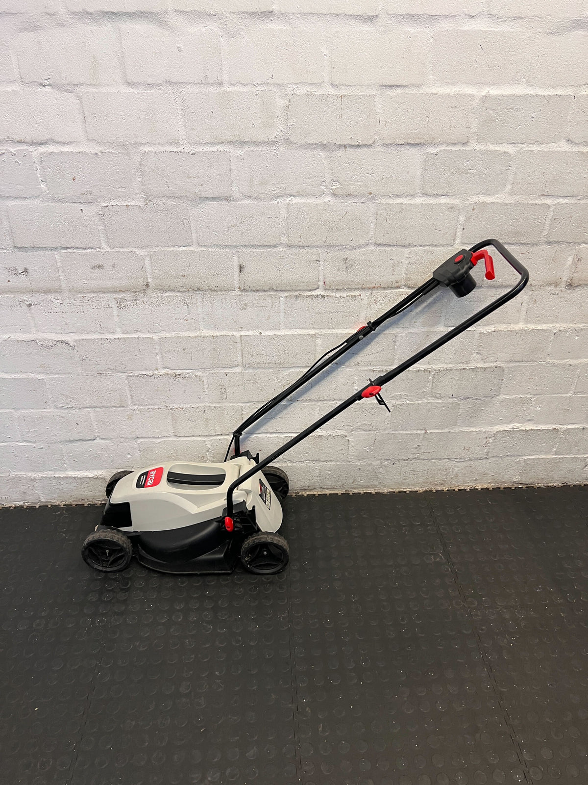 RYOBI Electric Lawn Mower – Black & Silver – Minor Wear - 2ndhandwarehouse.com