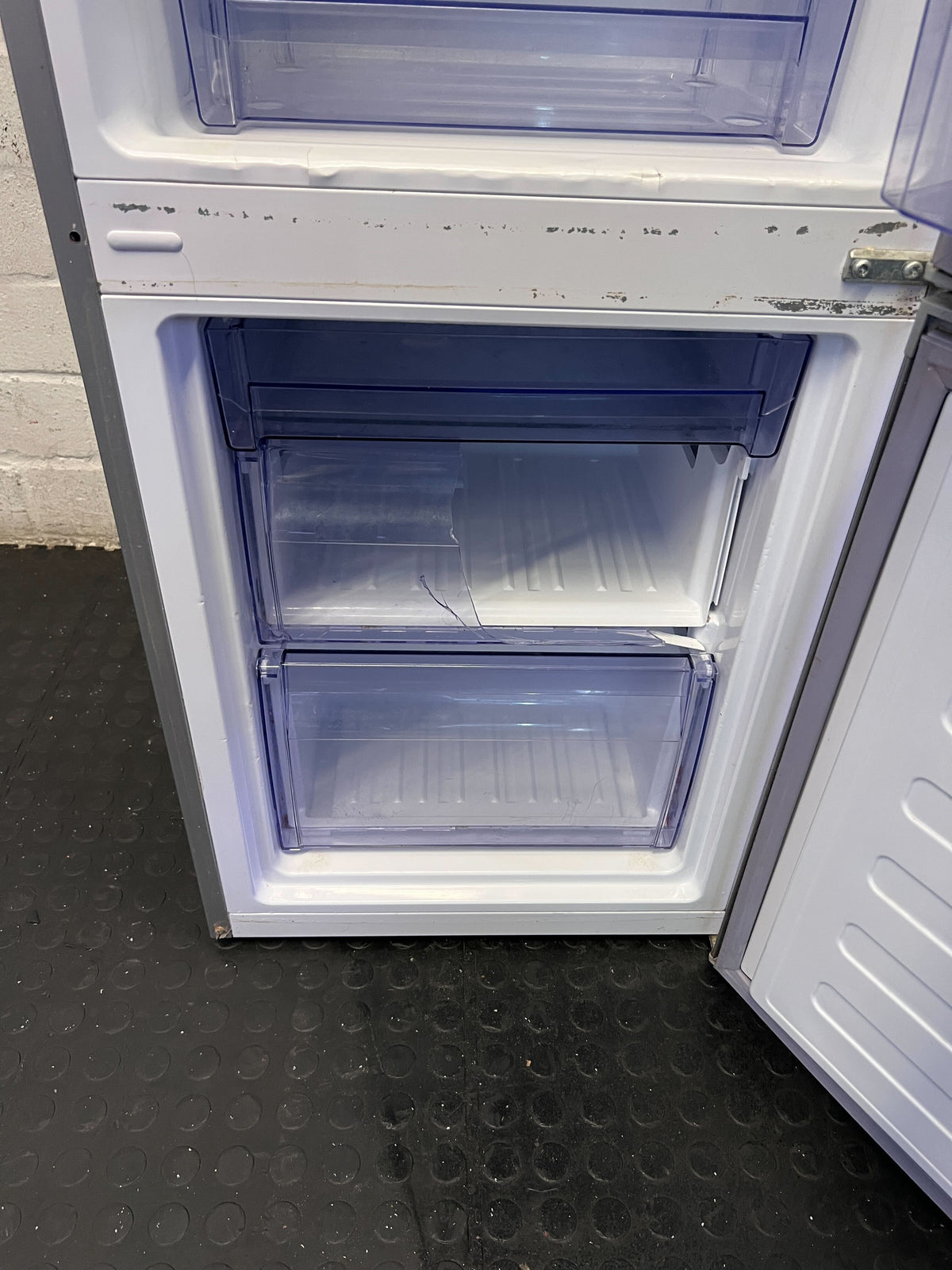 Sleek Grey Bottom Freezer Refrigerator - Energy Efficient - 1 Drawer broken