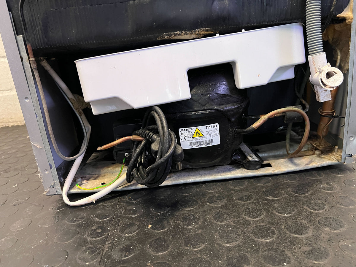 Sleek Grey Bottom Freezer Refrigerator - Energy Efficient - 1 Drawer broken