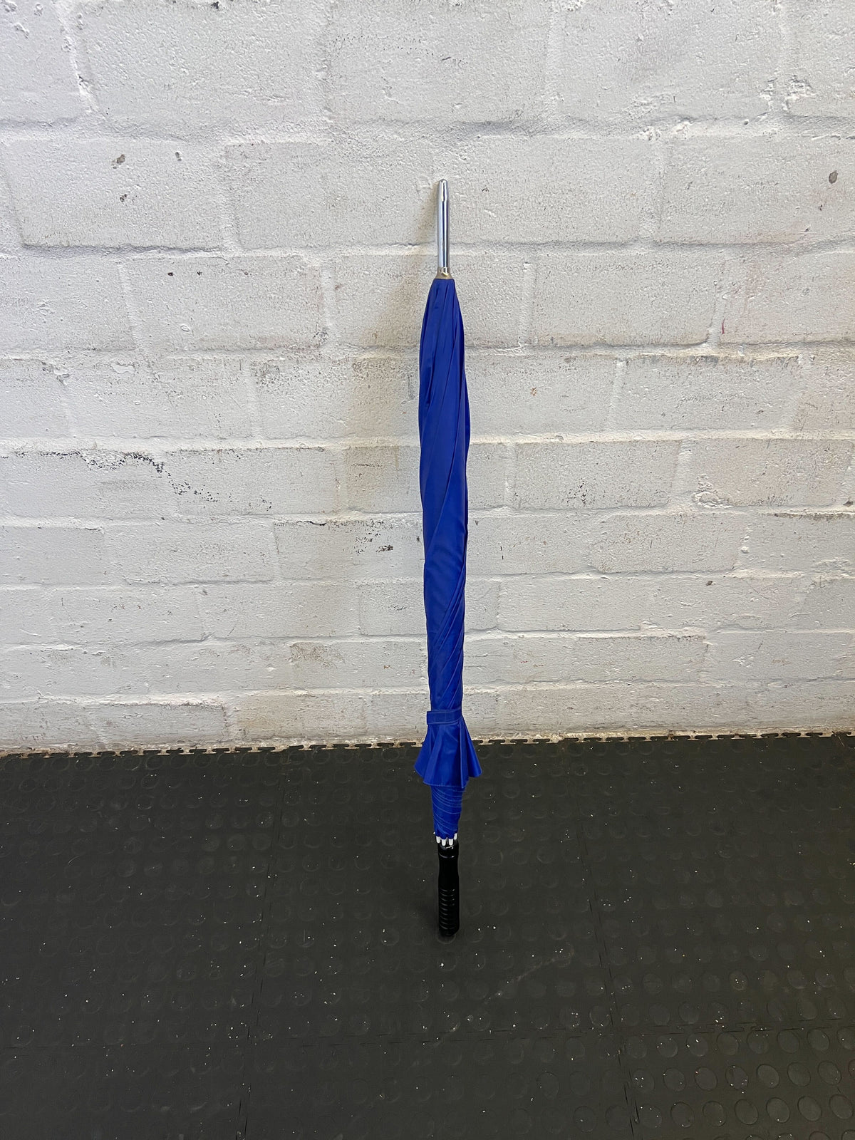 Bright Blue 8-Bone Umbrella – Durable & Eye-Catching Design