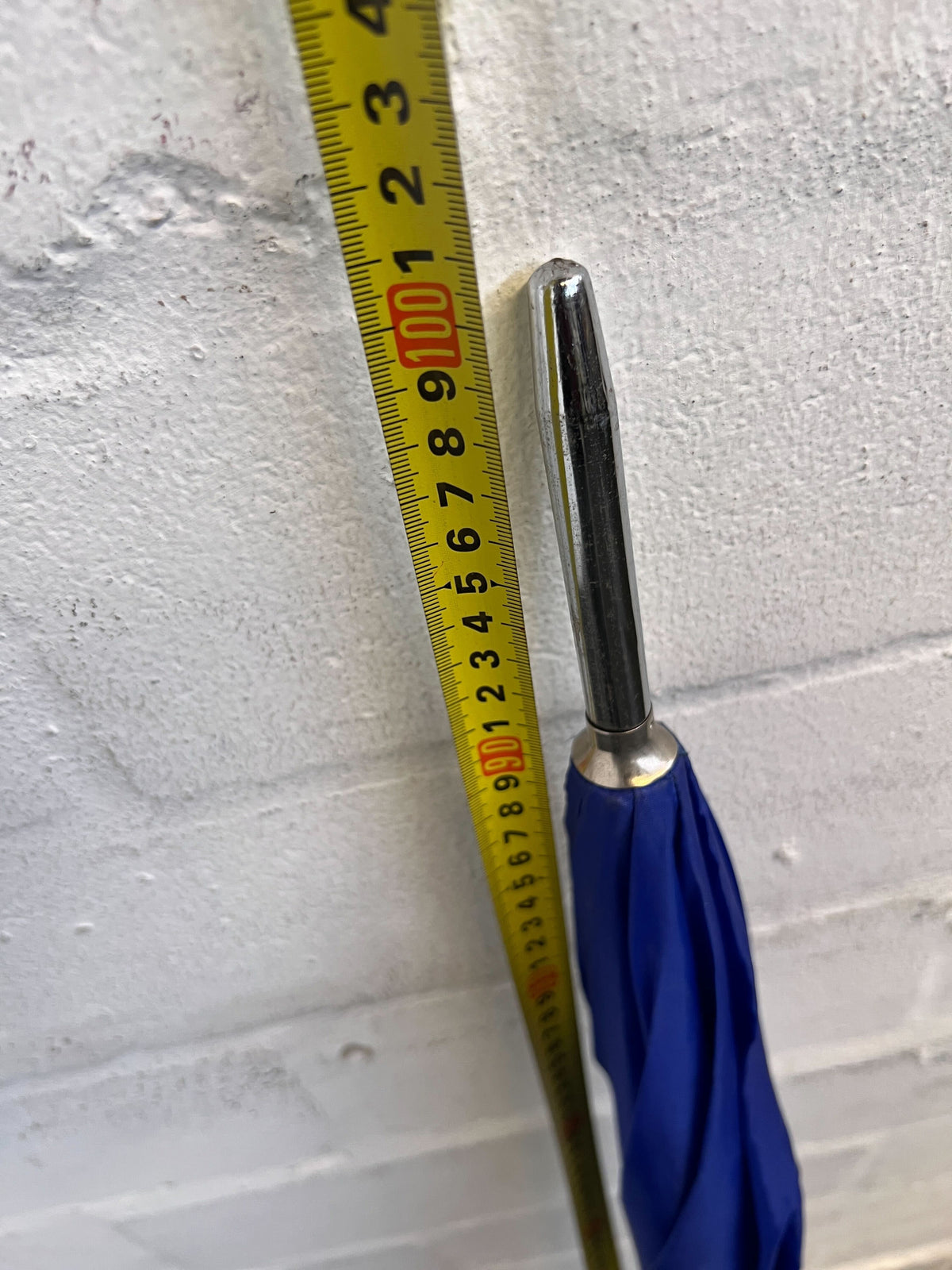 Bright Blue 8-Bone Umbrella – Durable & Eye-Catching Design