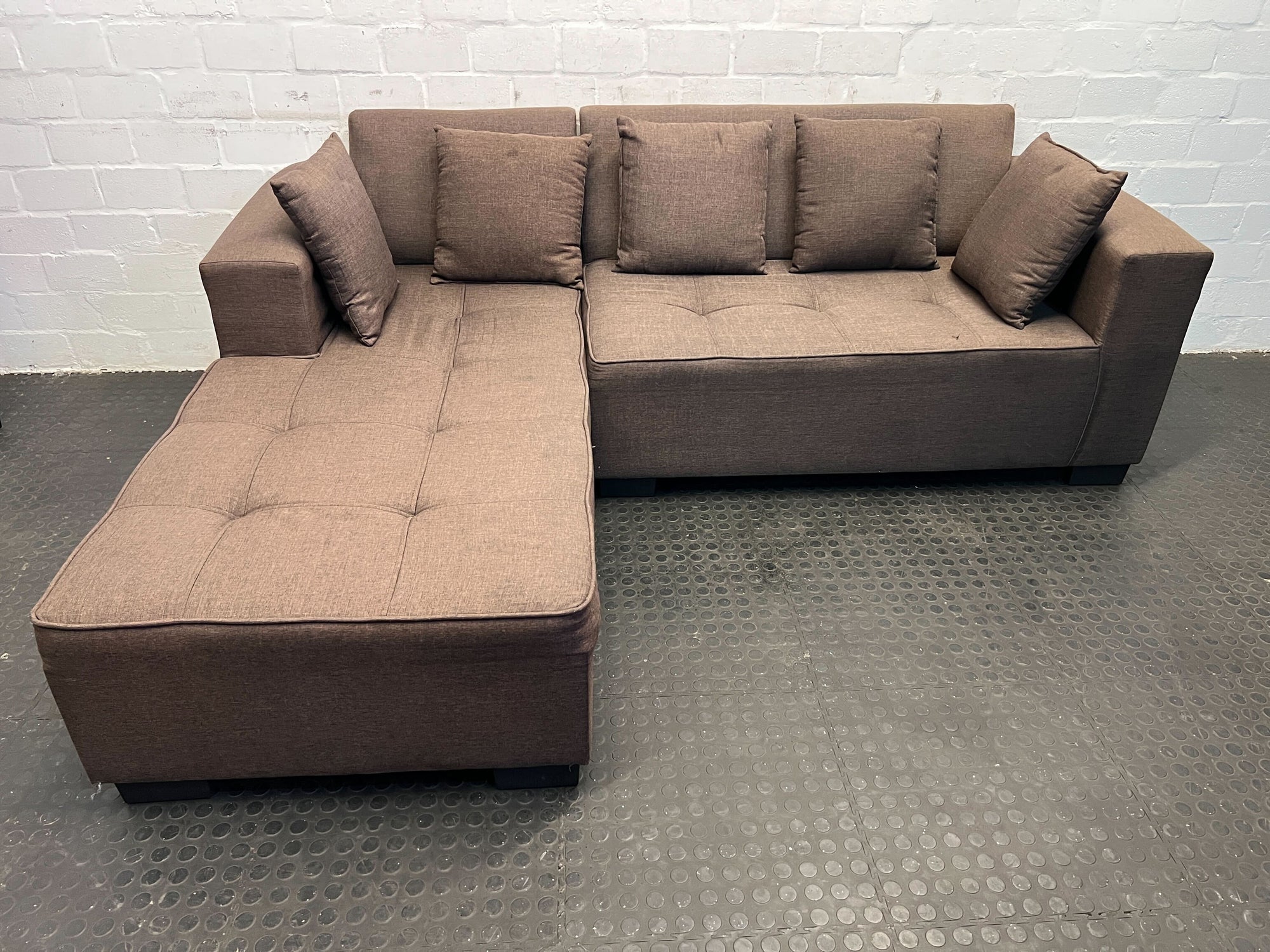 Contemporary L-Shaped Sofa - Brown Fabric, Cushioned Backrest