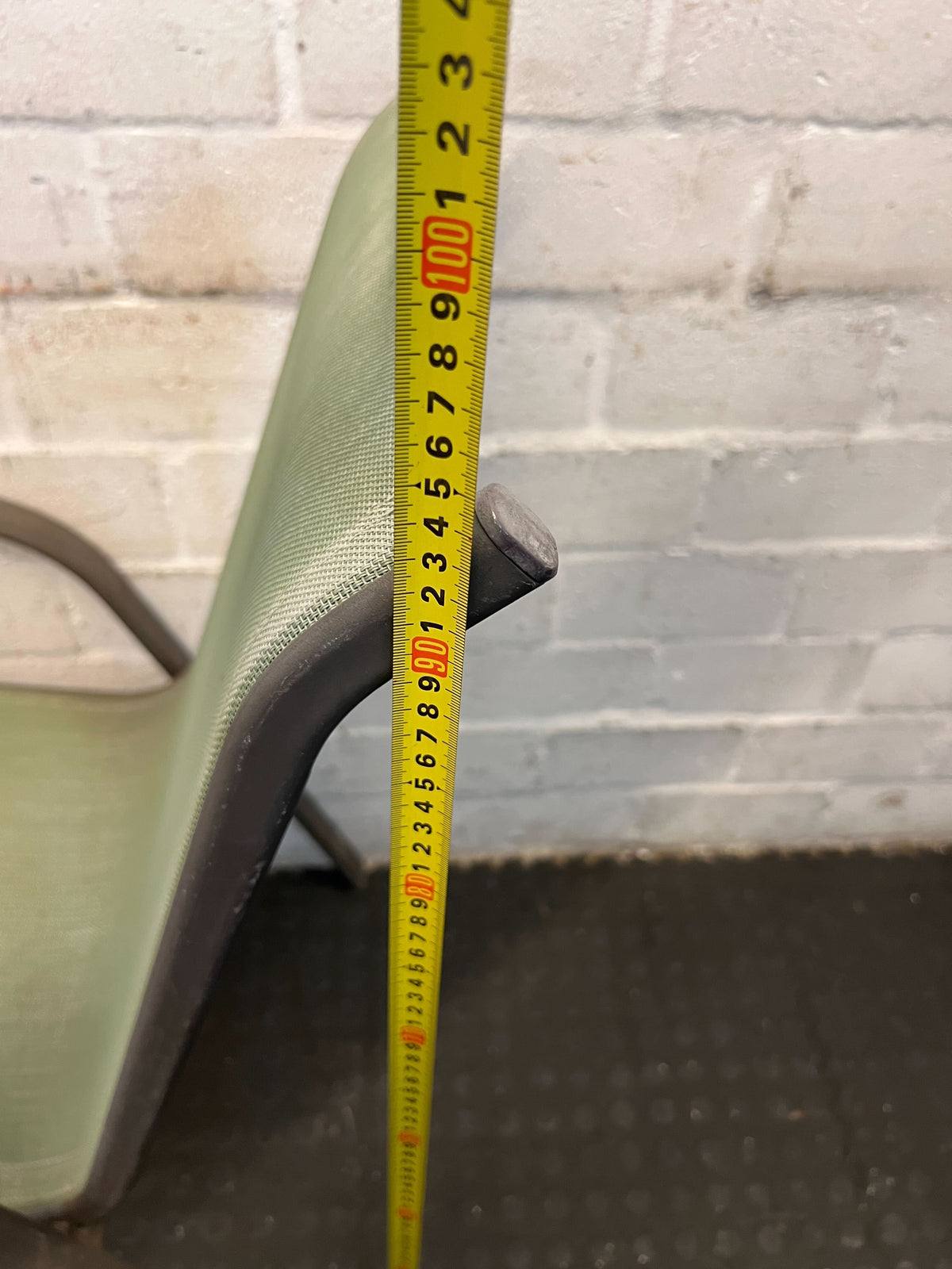 Outside table  -Rec08MPSTCQ78- GOOD TO UPLOAD - Fair used - PRICE DROP