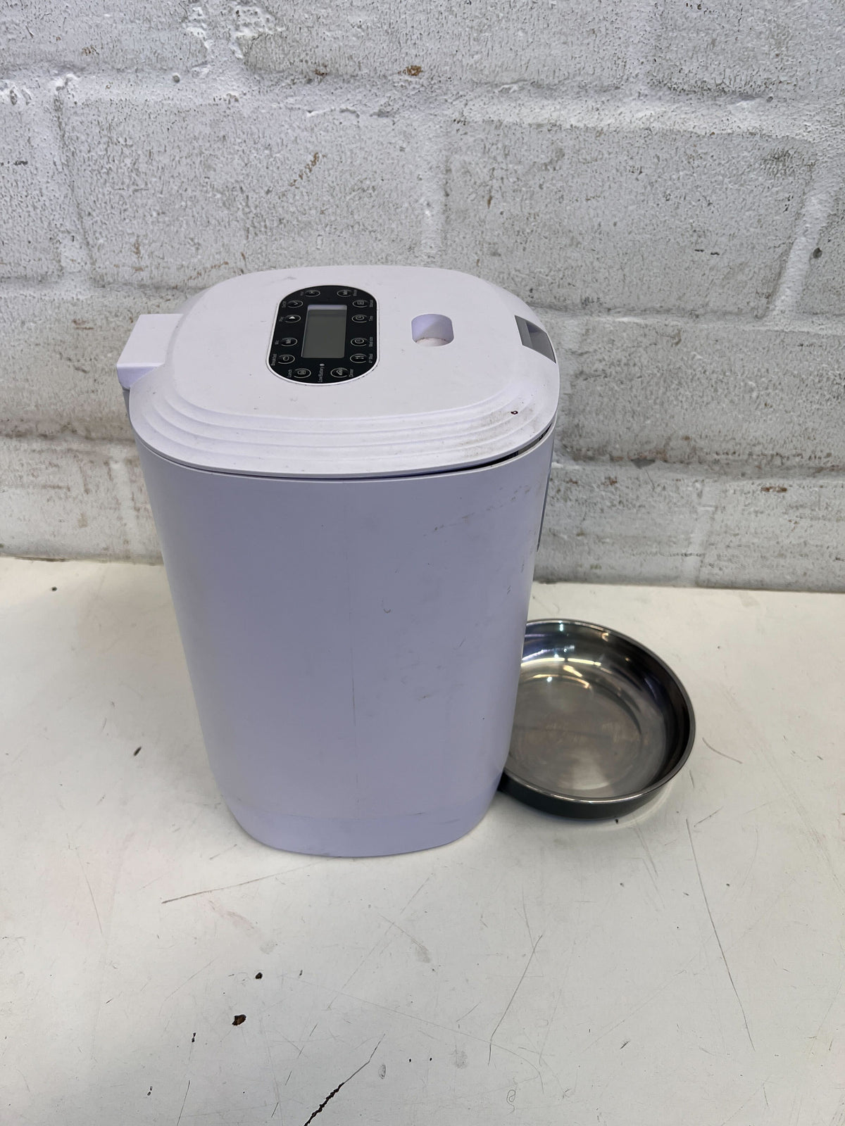 Compact Automatic Cat Feeder - White with Minor Scratches - 2ndhandwarehouse.com
