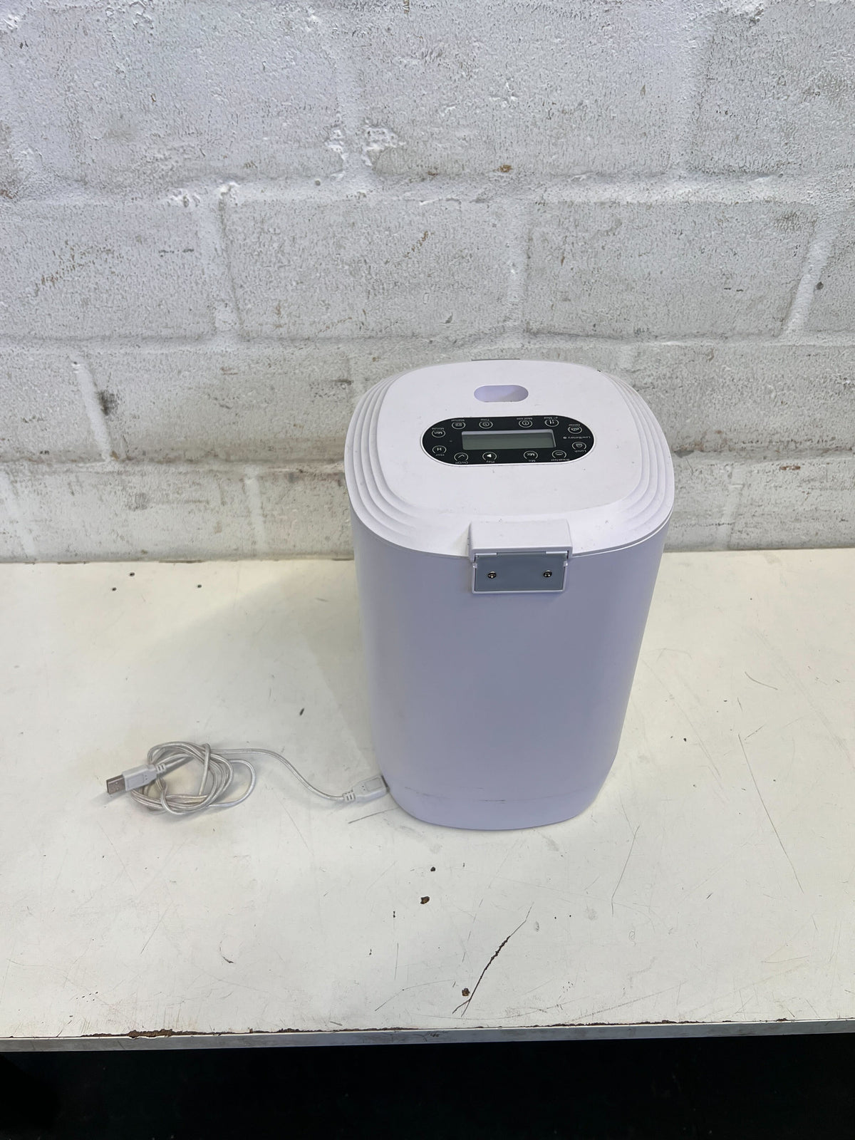 Compact Automatic Cat Feeder - White with Minor Scratches - 2ndhandwarehouse.com