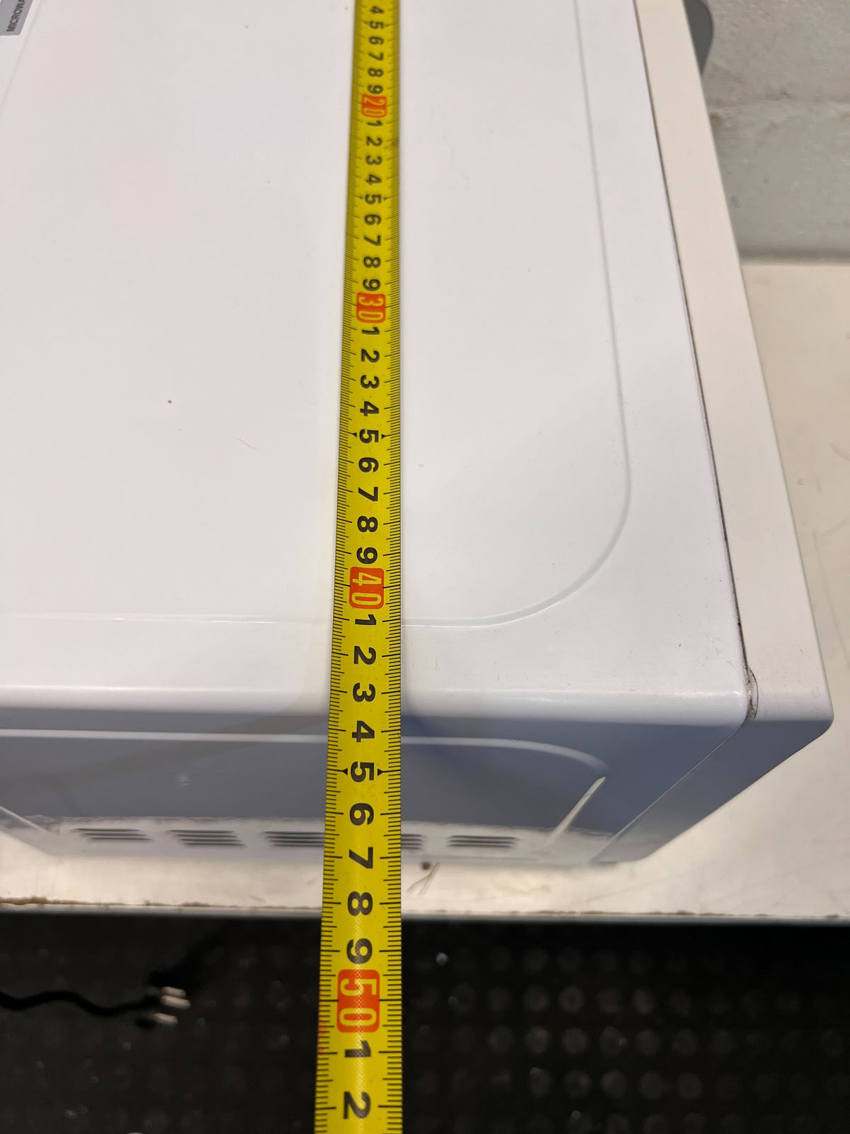 Compact Midea Microwave Oven - White, Functional with Minor Scuffs - REDUCED