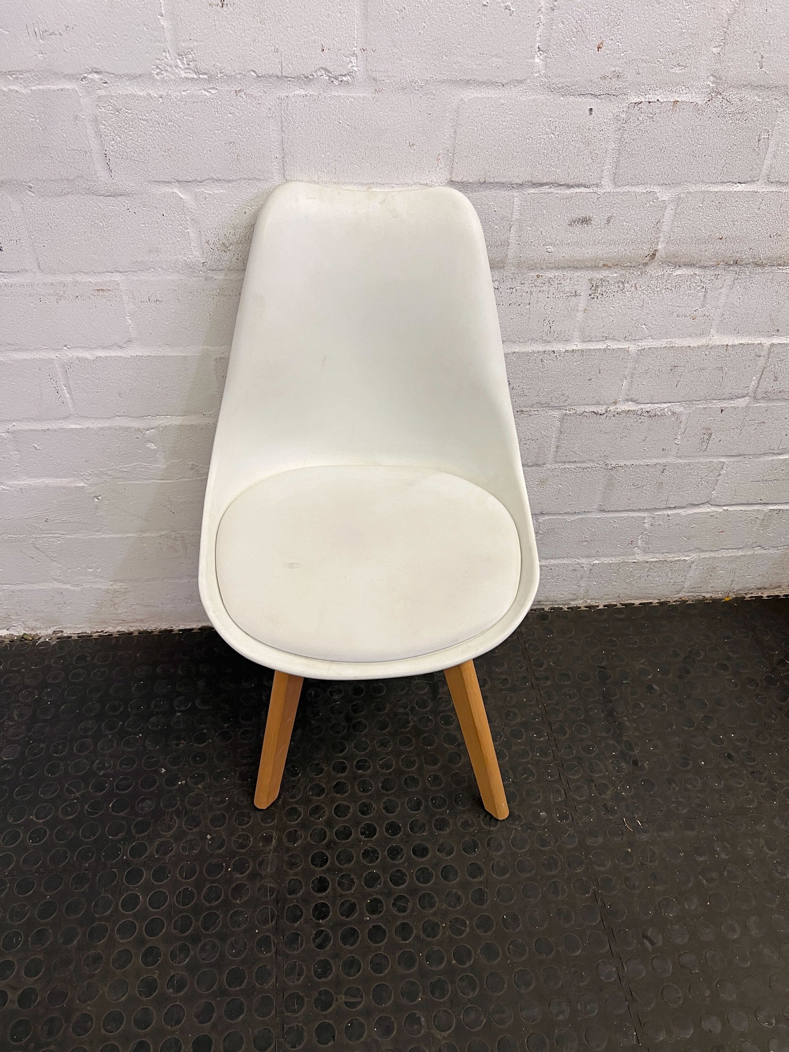 Stylish White Plastic Chair with Wooden Legs - Minor Wear