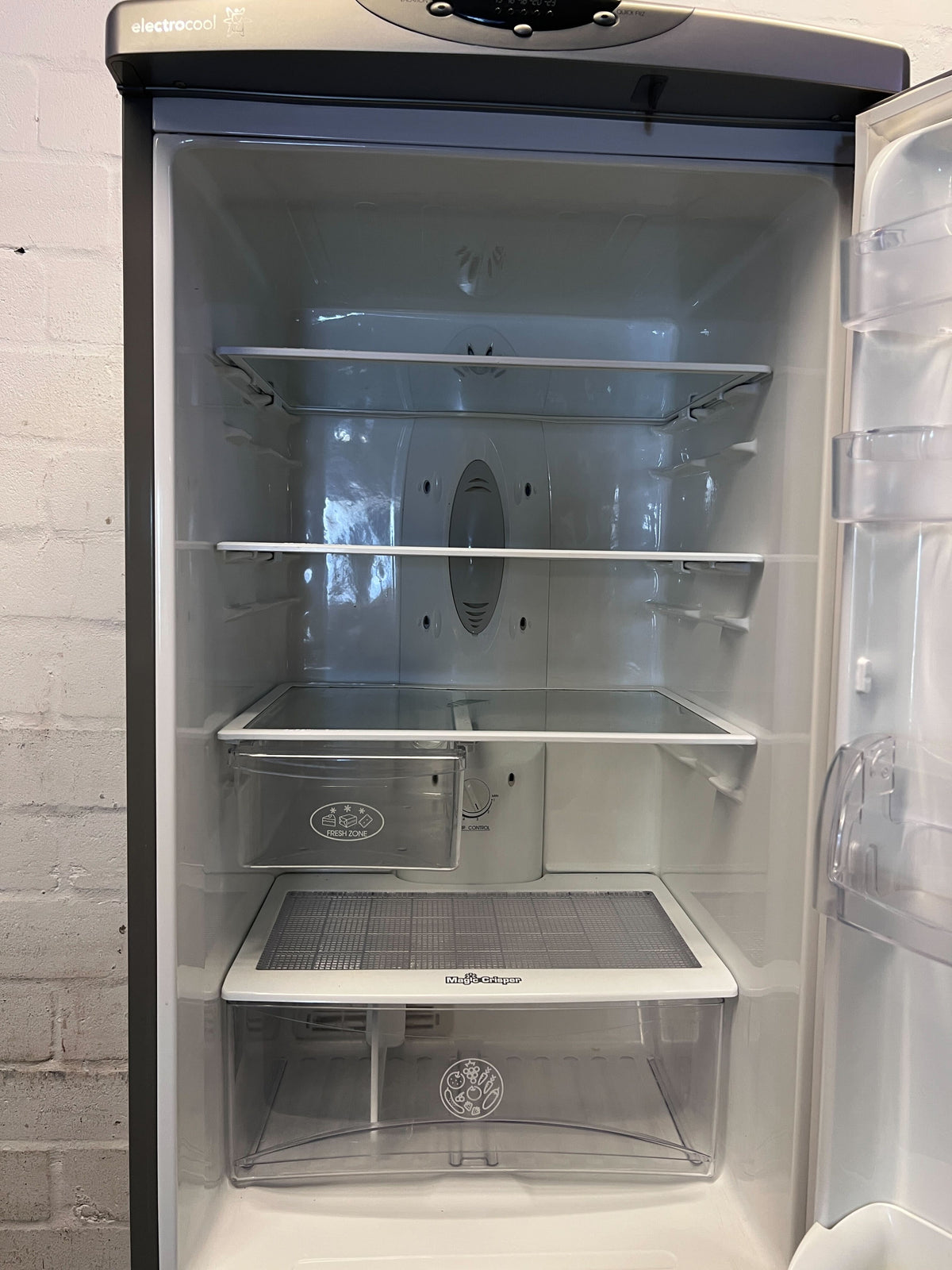 LG Silver Fridge Freezer - Reliable Kitchen Appliance - 2ndhandwarehouse.com