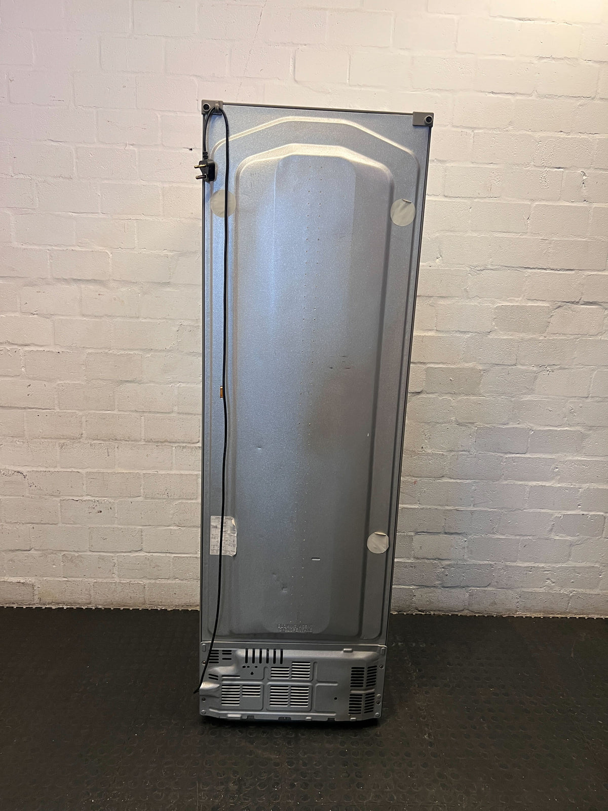 LG Silver Fridge Freezer - Reliable Kitchen Appliance - 2ndhandwarehouse.com