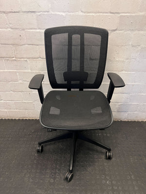 Ergonomic Black Mesh Office Chair - Adjustable & Swivel - 2ndhandwarehouse.com
