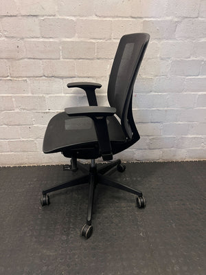 Ergonomic Black Mesh Office Chair - Adjustable & Swivel - 2ndhandwarehouse.com