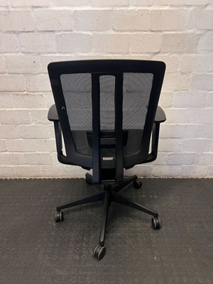 Ergonomic Black Mesh Office Chair - Adjustable & Swivel - 2ndhandwarehouse.com