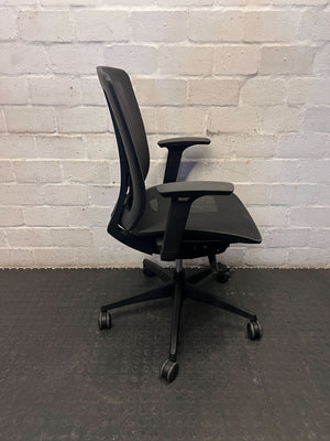 Ergonomic Black Mesh Office Chair - Adjustable & Swivel - 2ndhandwarehouse.com