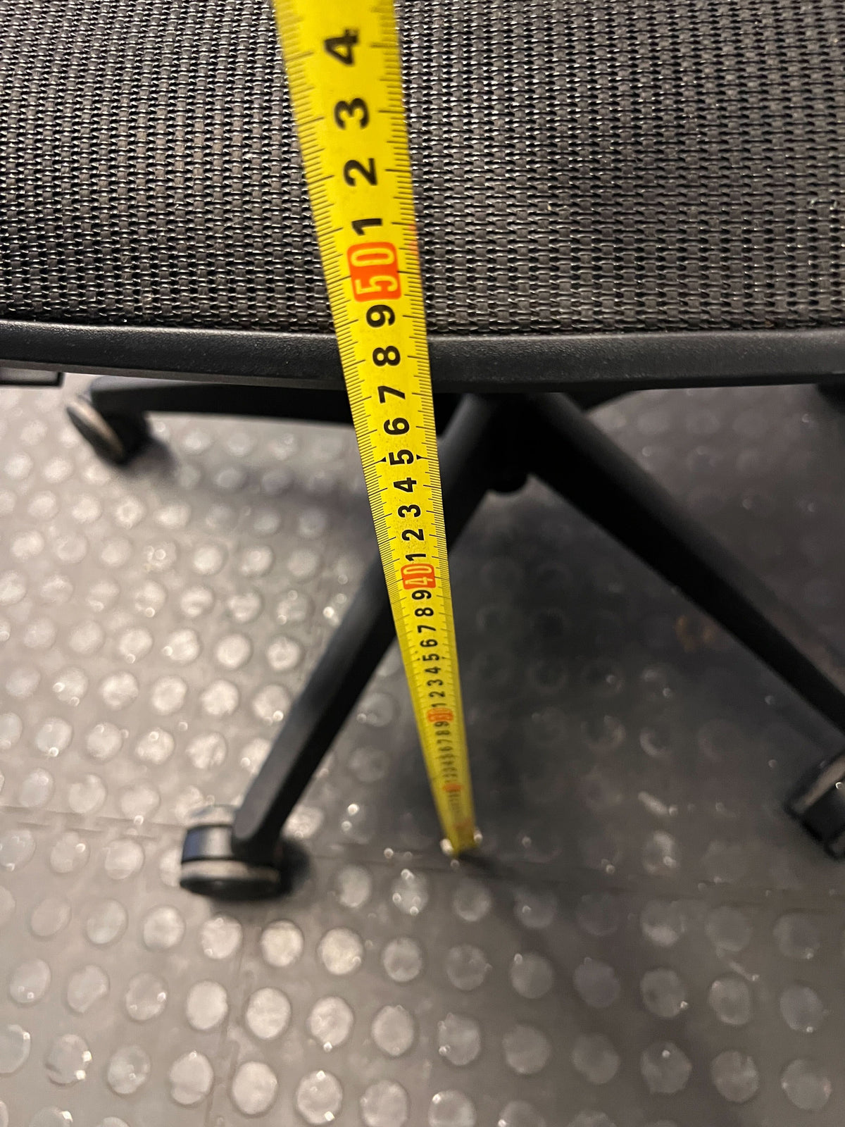 Ergonomic Black Mesh Office Chair - Adjustable & Swivel - 2ndhandwarehouse.com