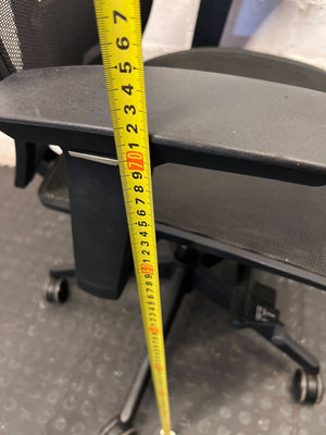 Ergonomic Black Mesh Office Chair - Adjustable & Swivel - 2ndhandwarehouse.com