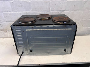 Compact Black Salton Electric Stove with Oven – One of The Plates & Top Element Is Not Functioning - 2ndhandwarehouse.com