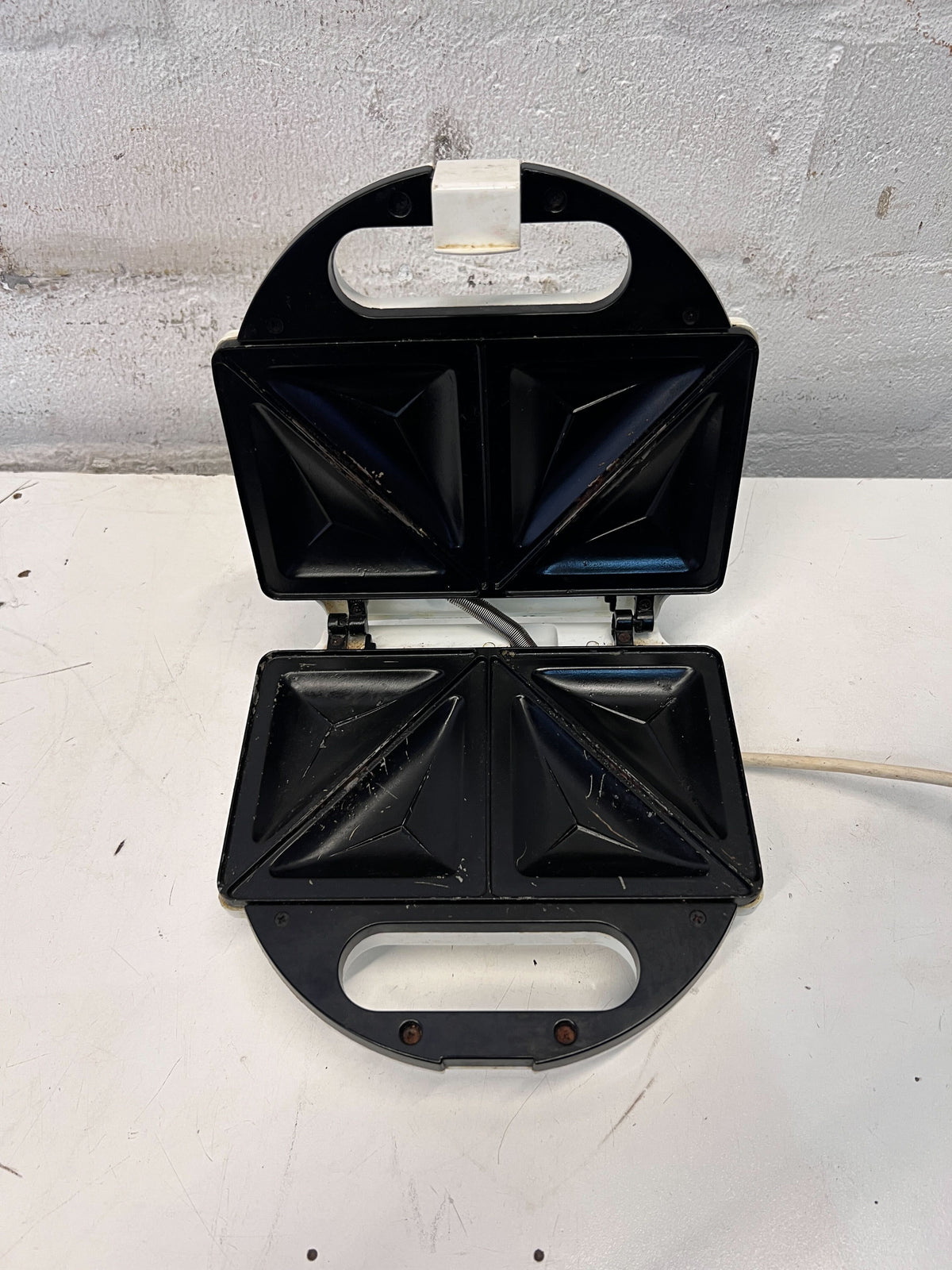 Ideal White Sandwich Maker – Used with Minor Wear