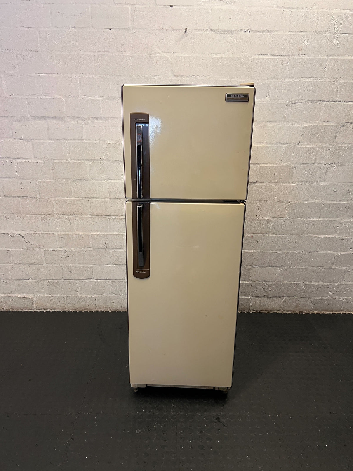 Retro Cream Top-Freezer Refrigerator