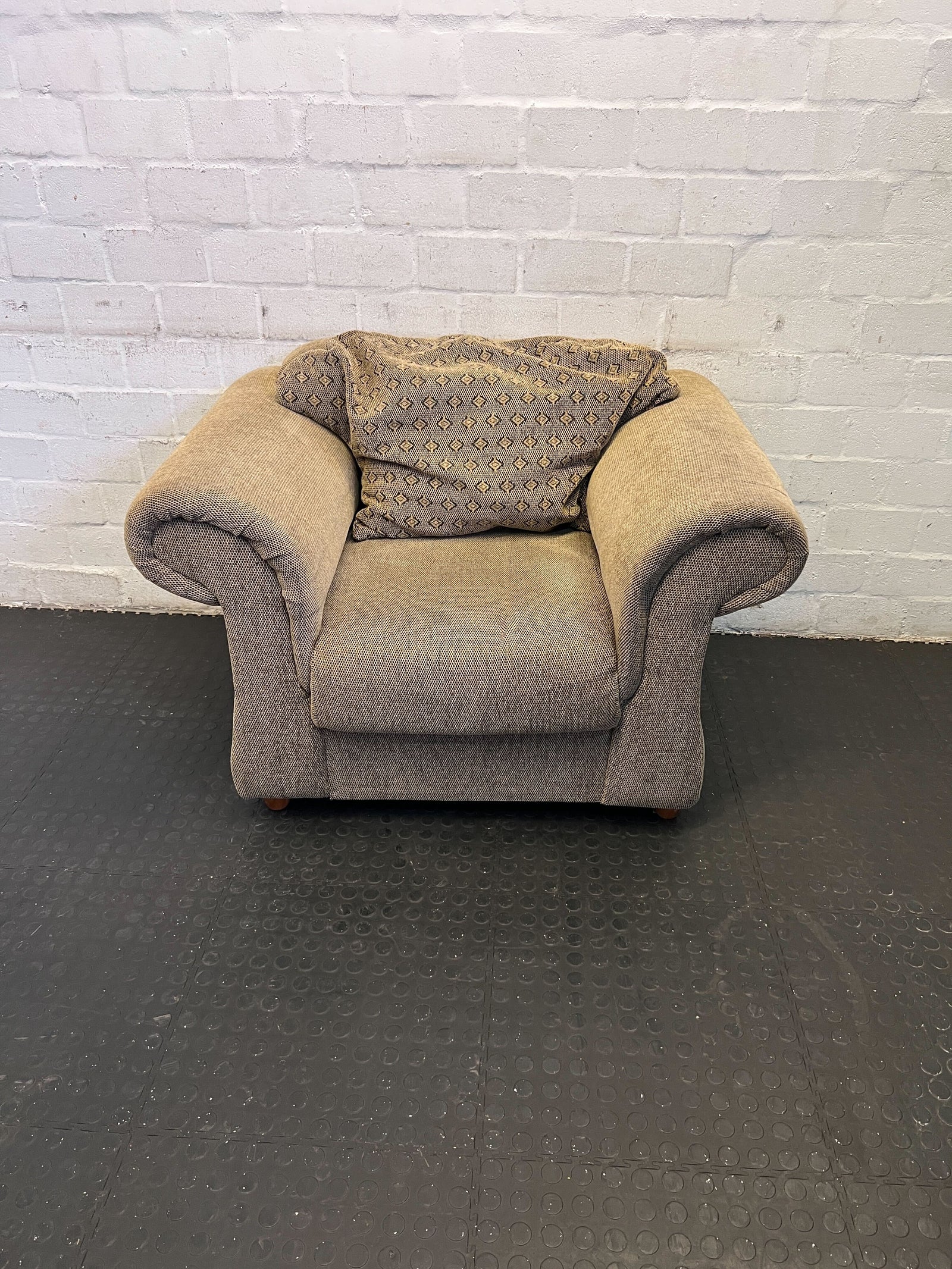 Cozy Beige Fabric Armchair with Patterned Cushion – Light Wear