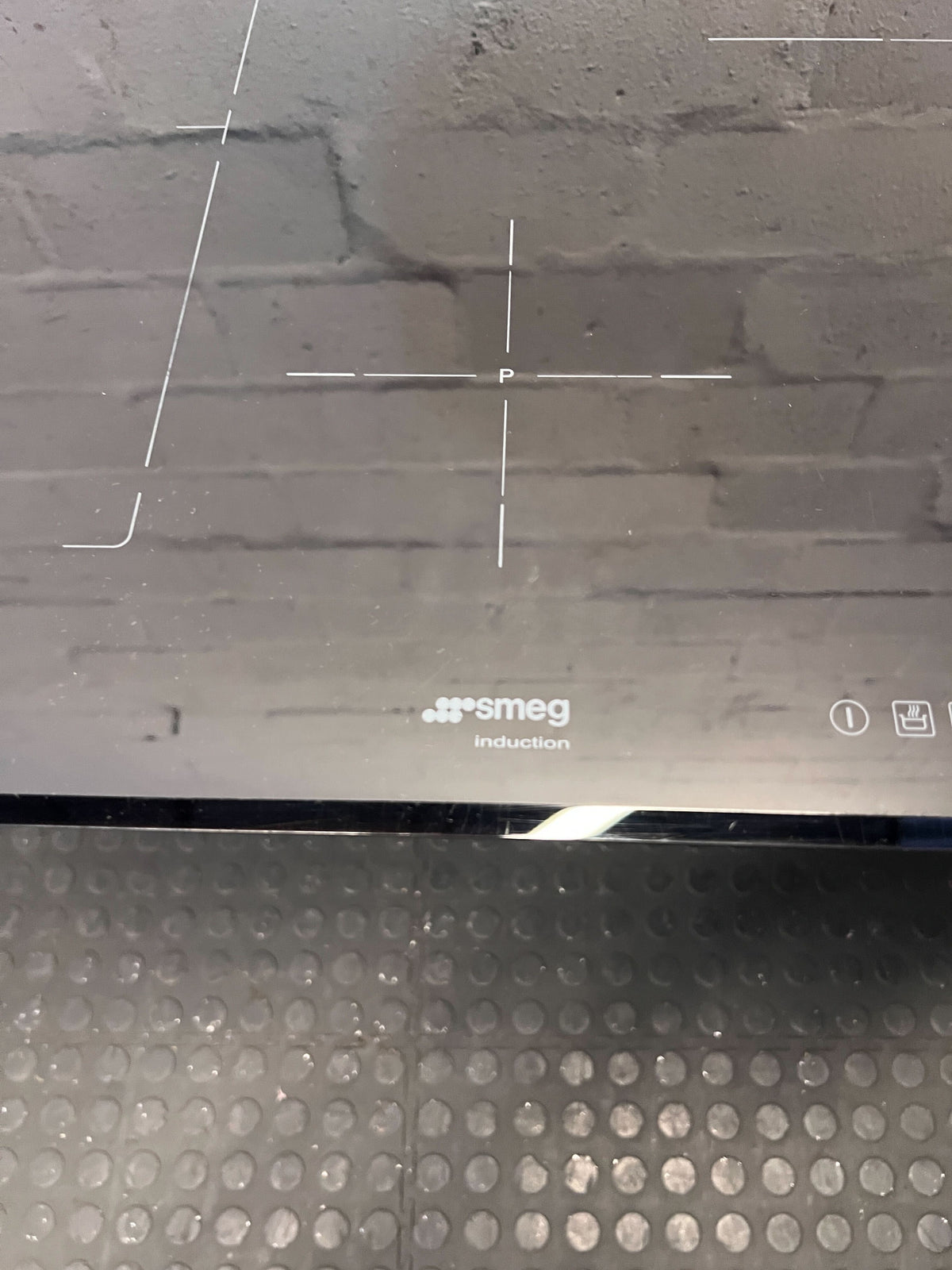 Sleek Smeg Induction Hob - Black Glass Cooktop for Modern Kitchens - 2ndhandwarehouse.com