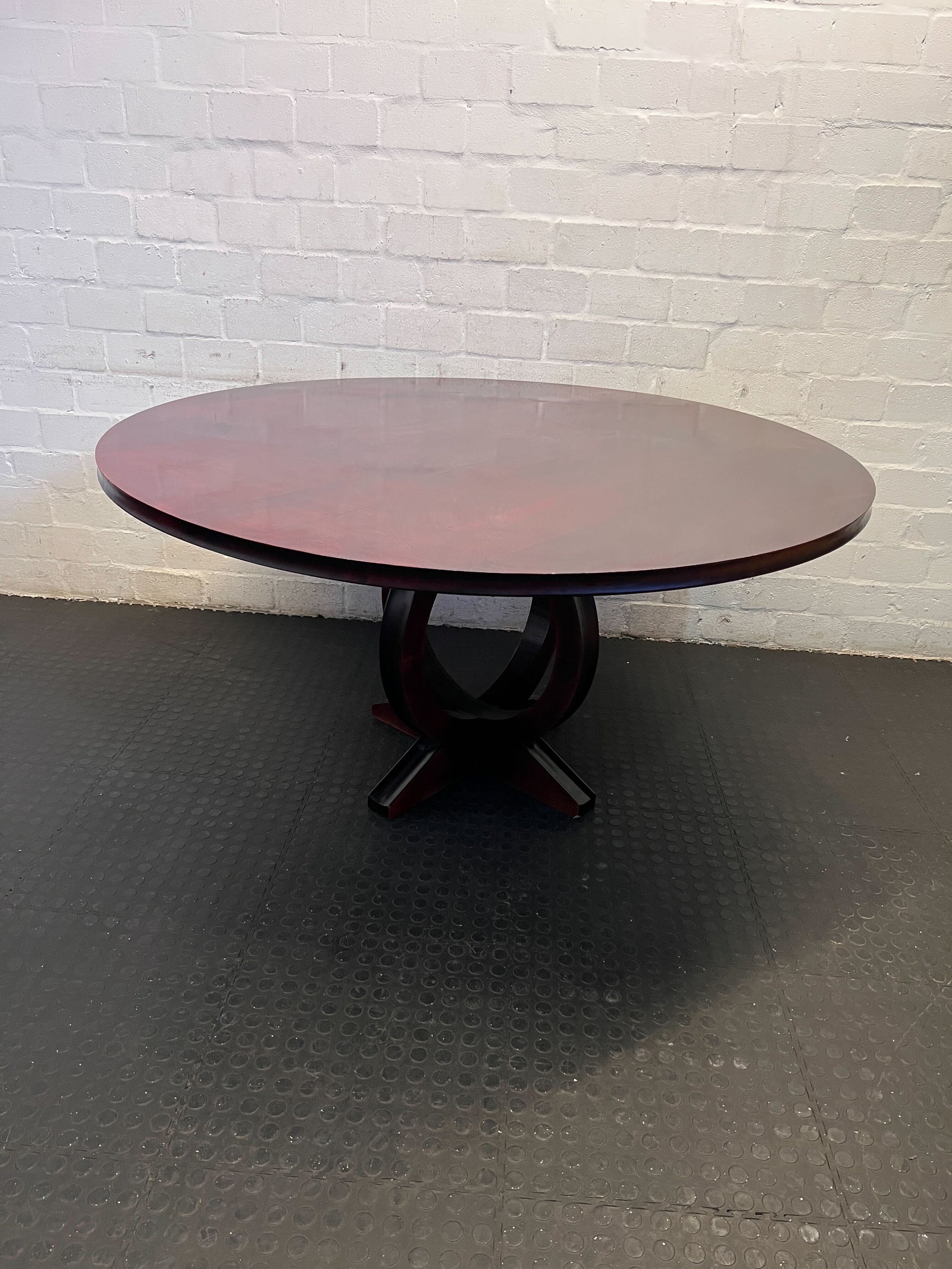 Elegant Round Mahogany Dining Table with Unique Base