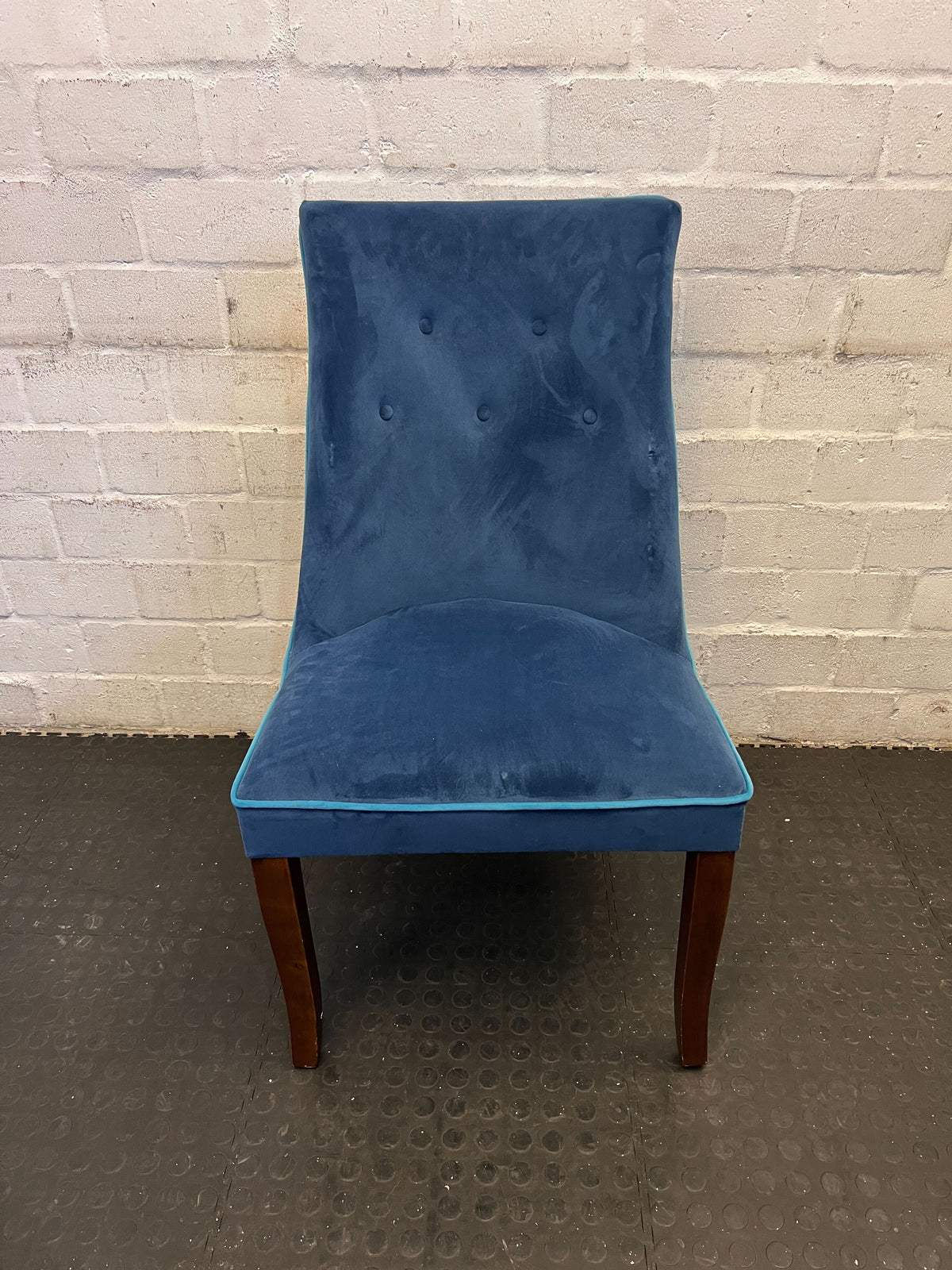 Stylish Blue Velvet Accent Chair with Wooden Legs – Minor Wear - PRICE DROP - 2ndhandwarehouse.com