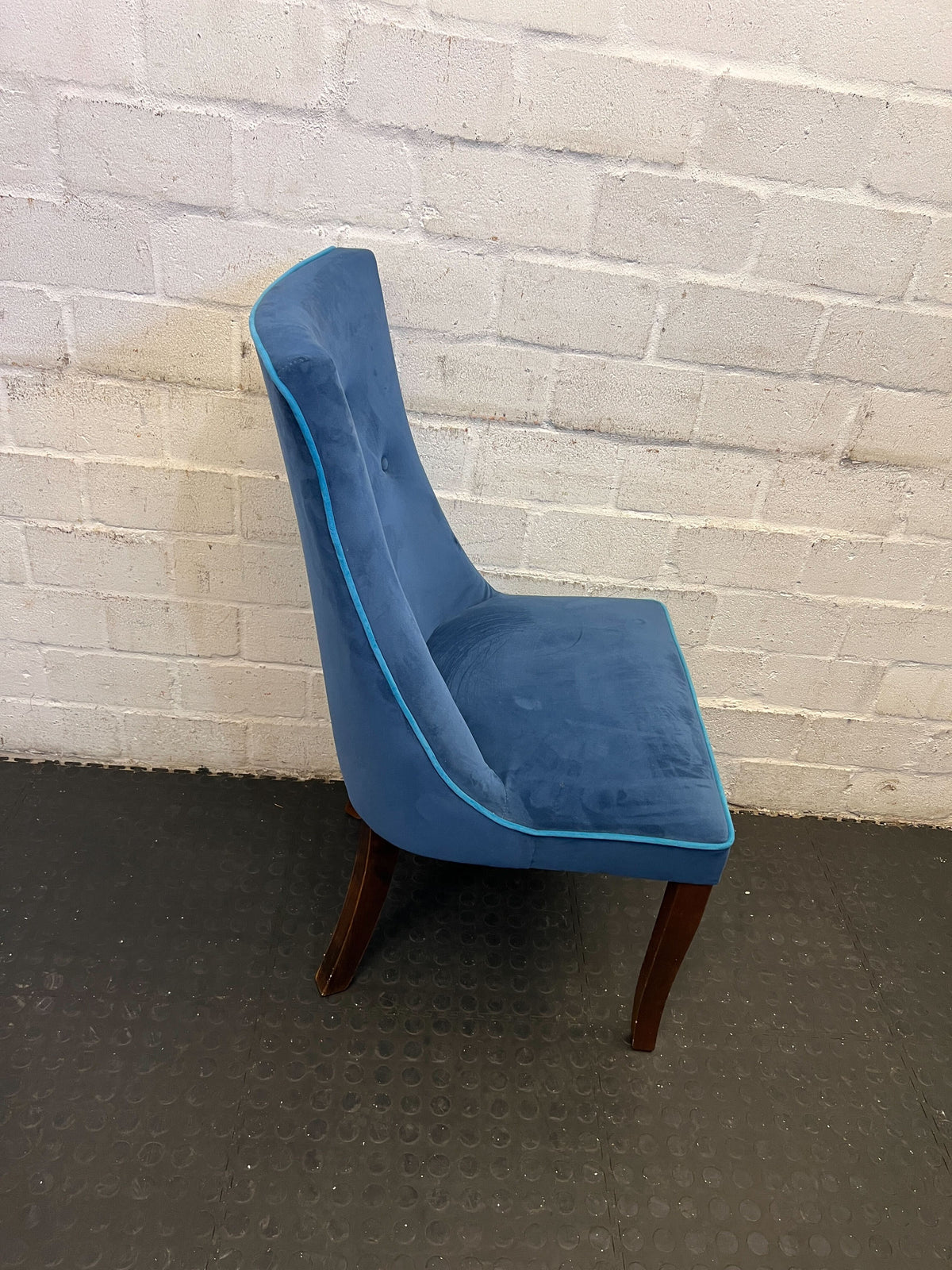 Stylish Blue Velvet Accent Chair with Wooden Legs – Minor Wear - PRICE DROP - 2ndhandwarehouse.com