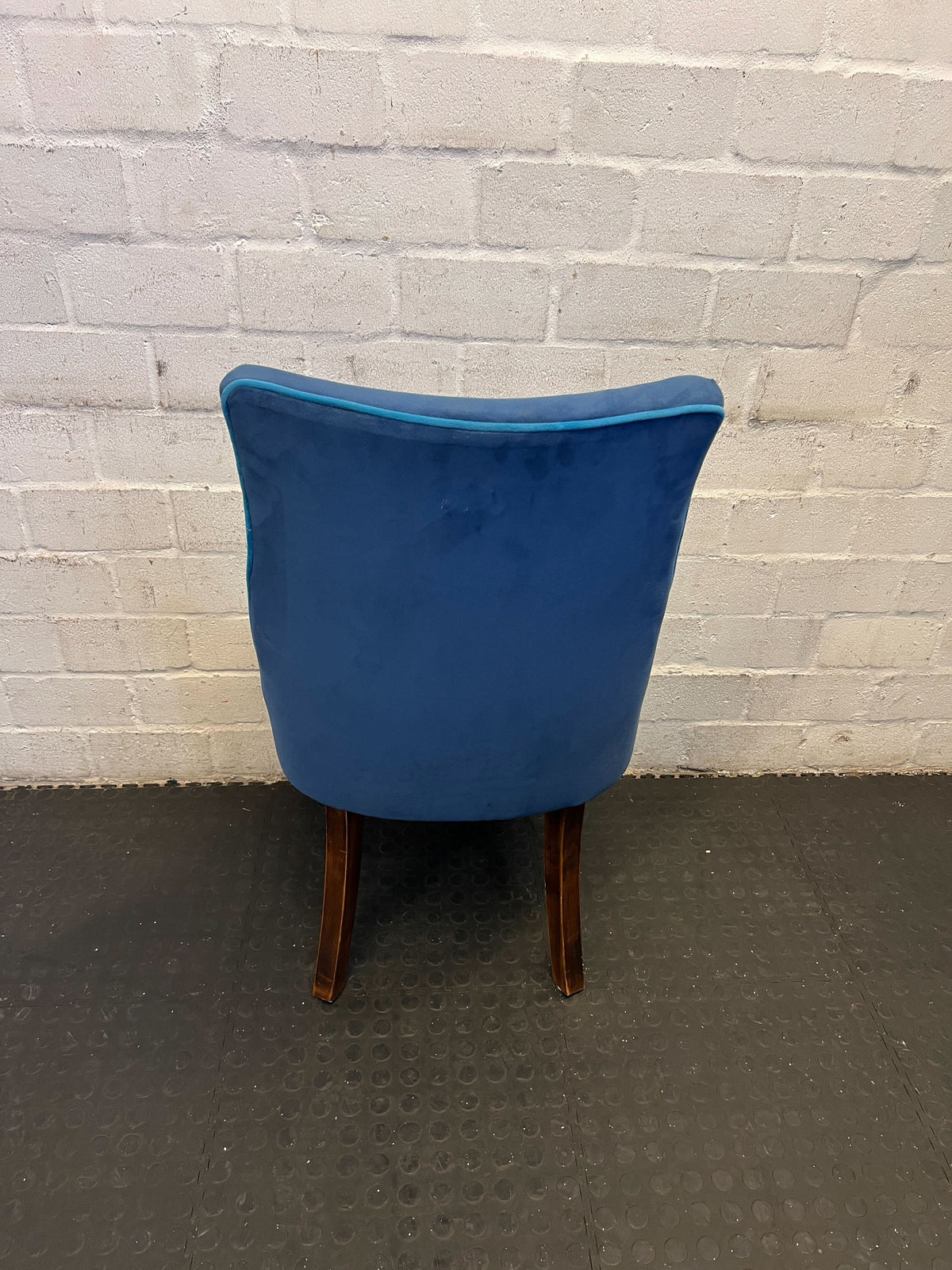 Stylish Blue Velvet Accent Chair with Wooden Legs – Minor Wear - PRICE DROP - 2ndhandwarehouse.com
