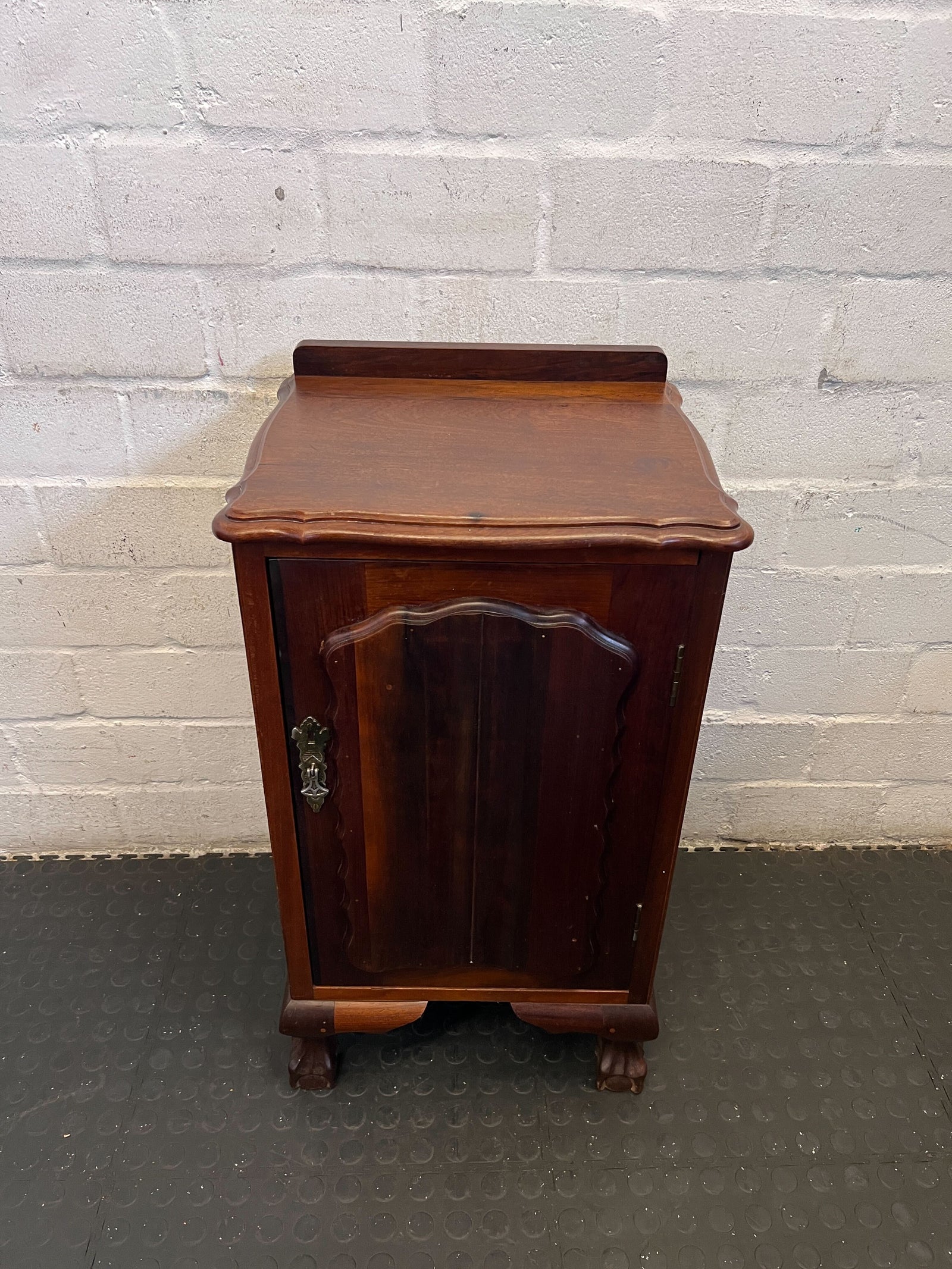 Charming Dark Wood Vintage Side Table with Decorative Legs