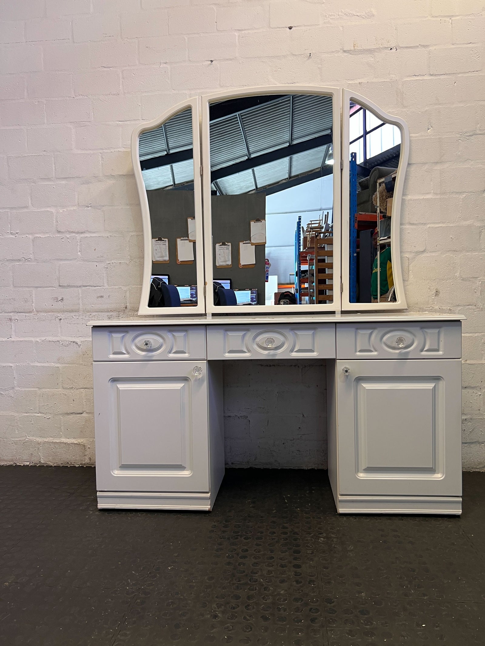 Chic White Vanity Table with Elegant Mirrors – Minor Wear