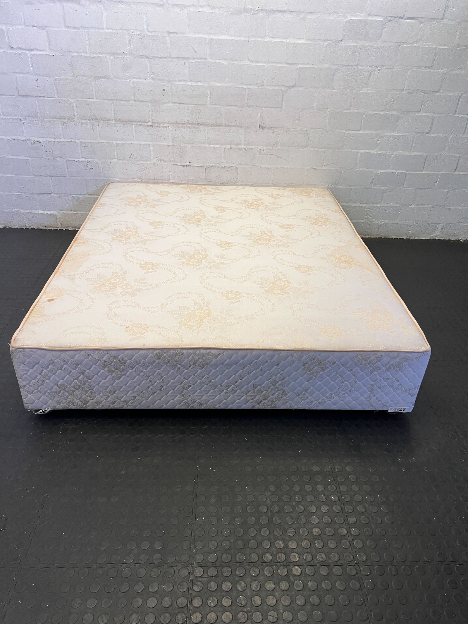 Queen Bed Base – Sturdy & Comfortable Support for Your Mattress