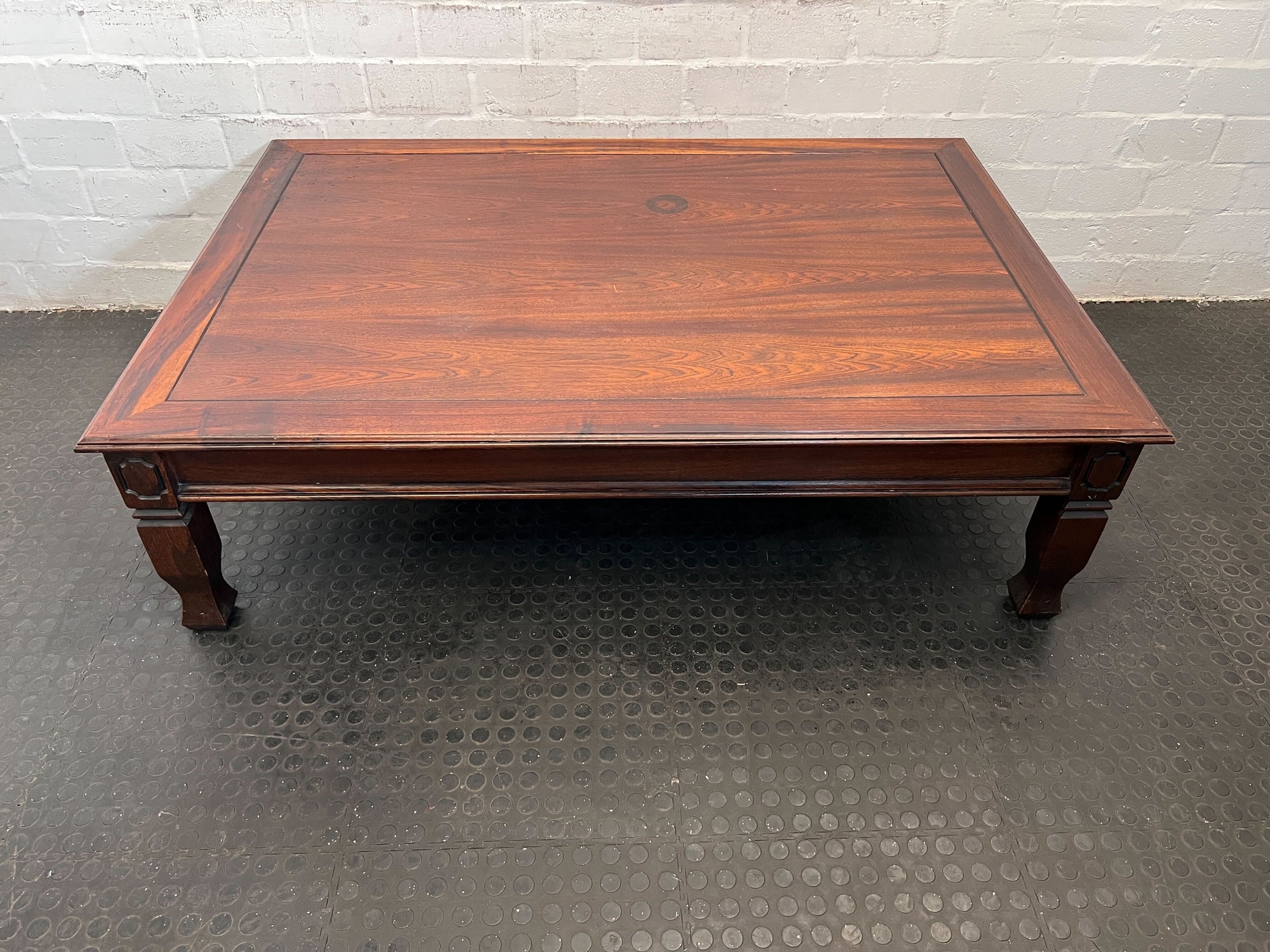 Vintage Solid Wood Coffee Table – Elegant Brown Finish, Classic Design