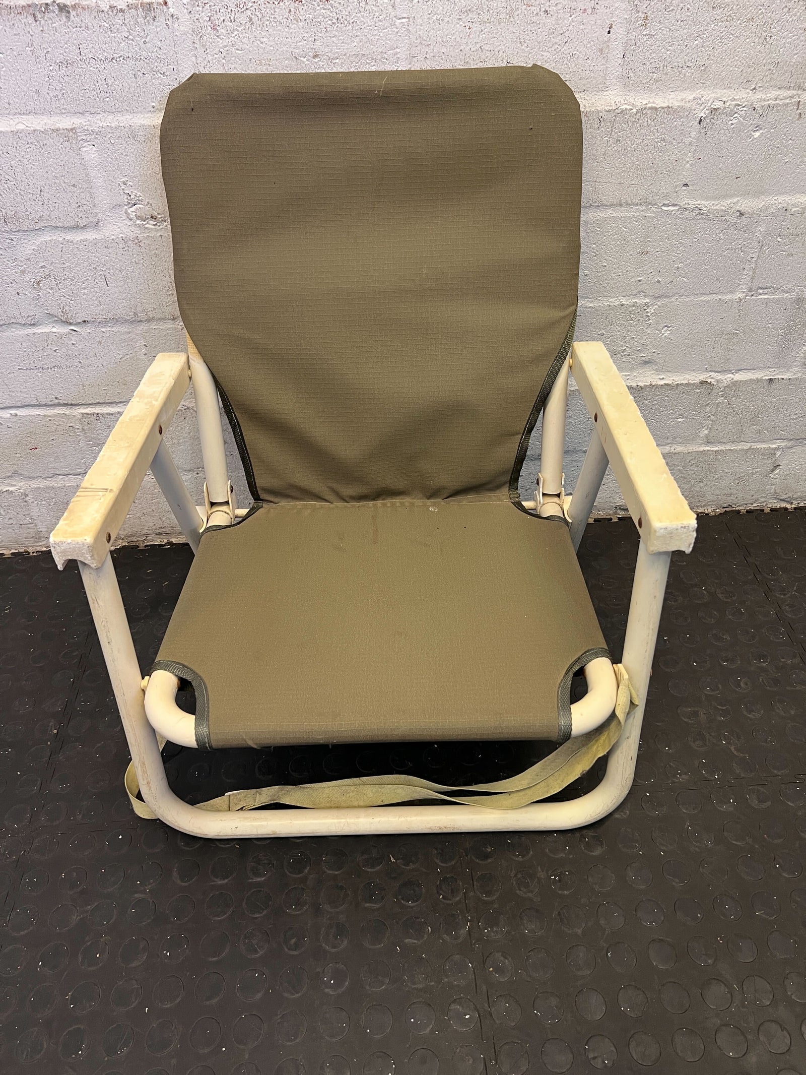 Stylish Green Canvas Folding Chair with Minor Wear - 2ndhandwarehouse.com