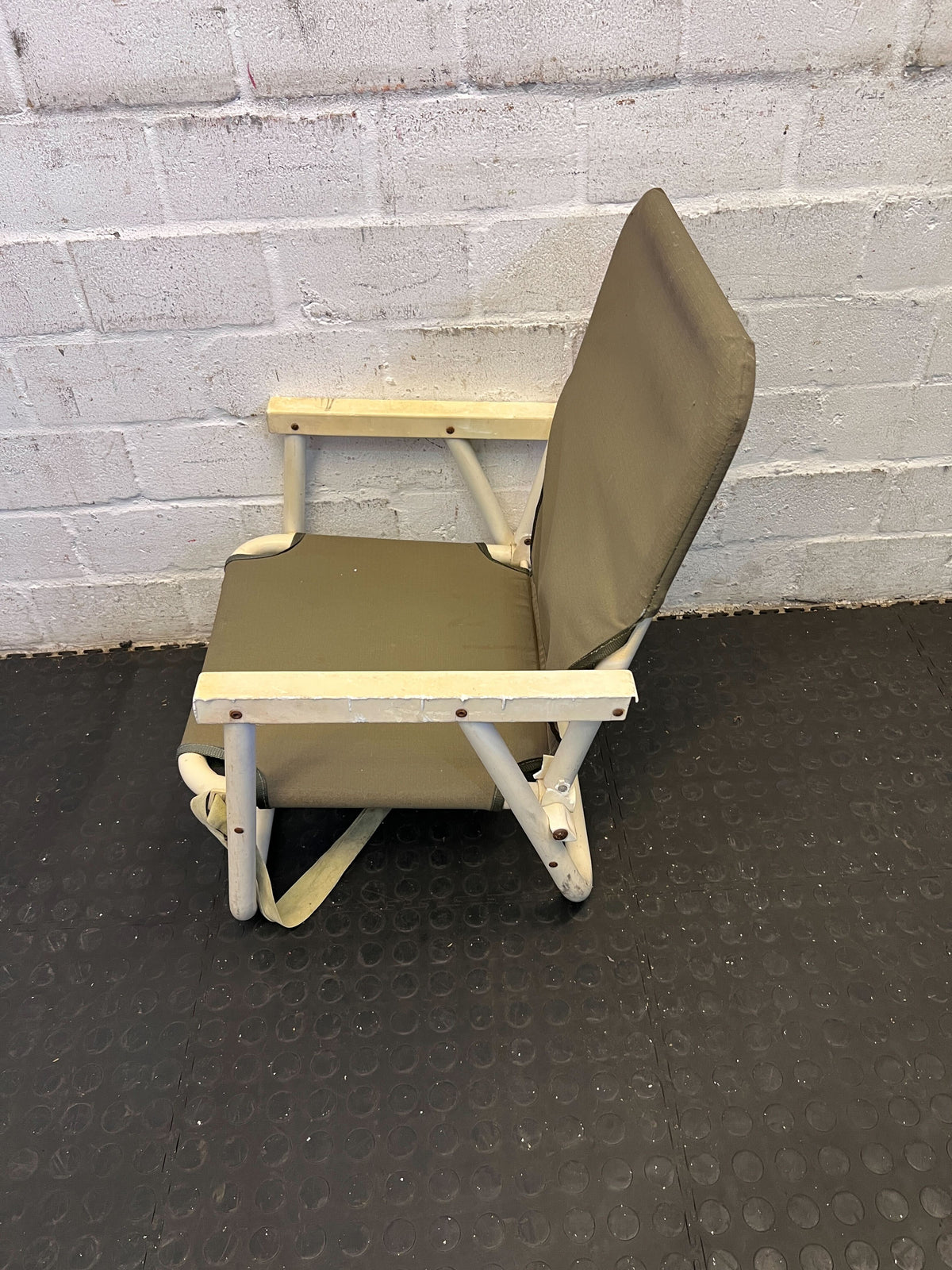 Stylish Green Canvas Folding Chair with Minor Wear - 2ndhandwarehouse.com