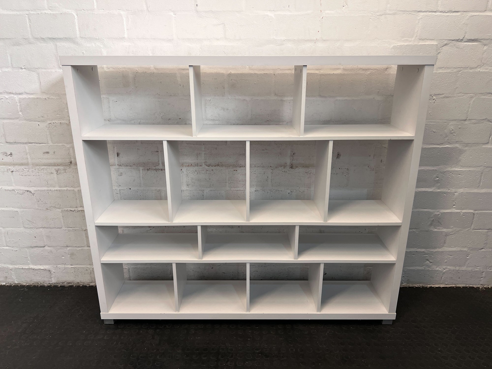 Modern White Bookshelf – Sleek Design with 12 Spacious Cubes