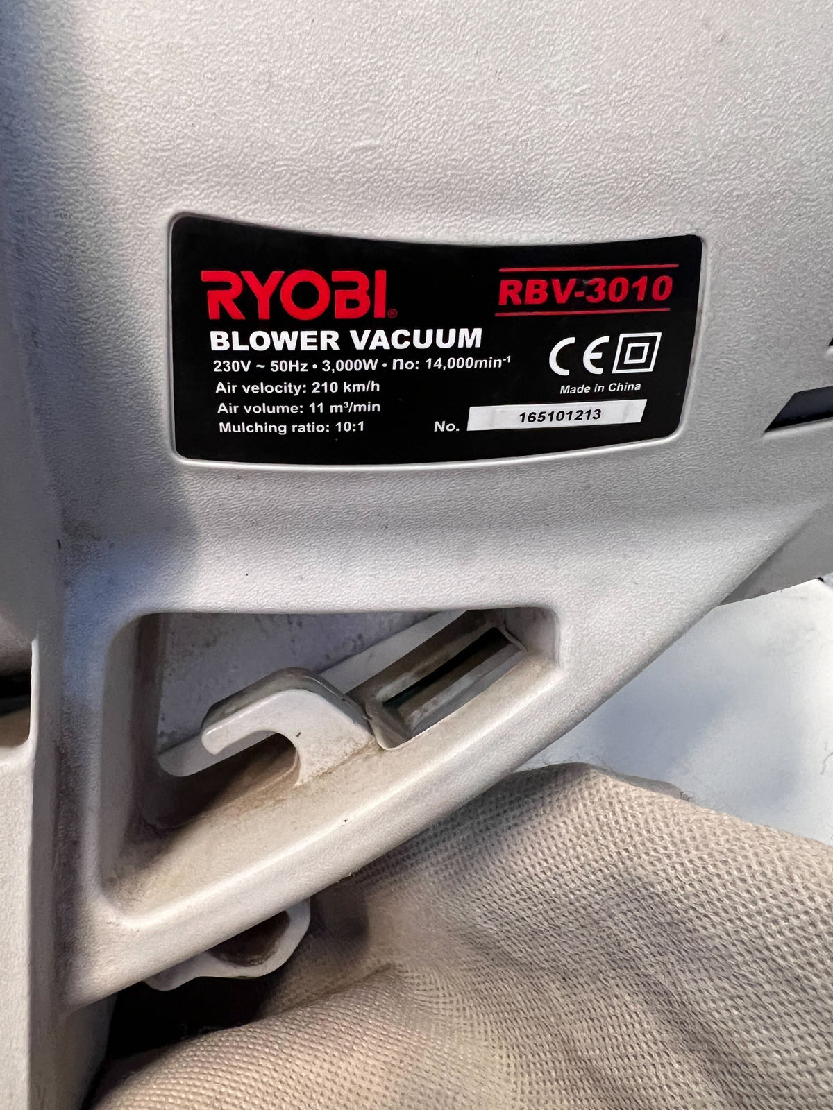 RYOBI Electric Leaf Blower – Grey, Compact Design with Minor Wear - 2ndhandwarehouse.com
