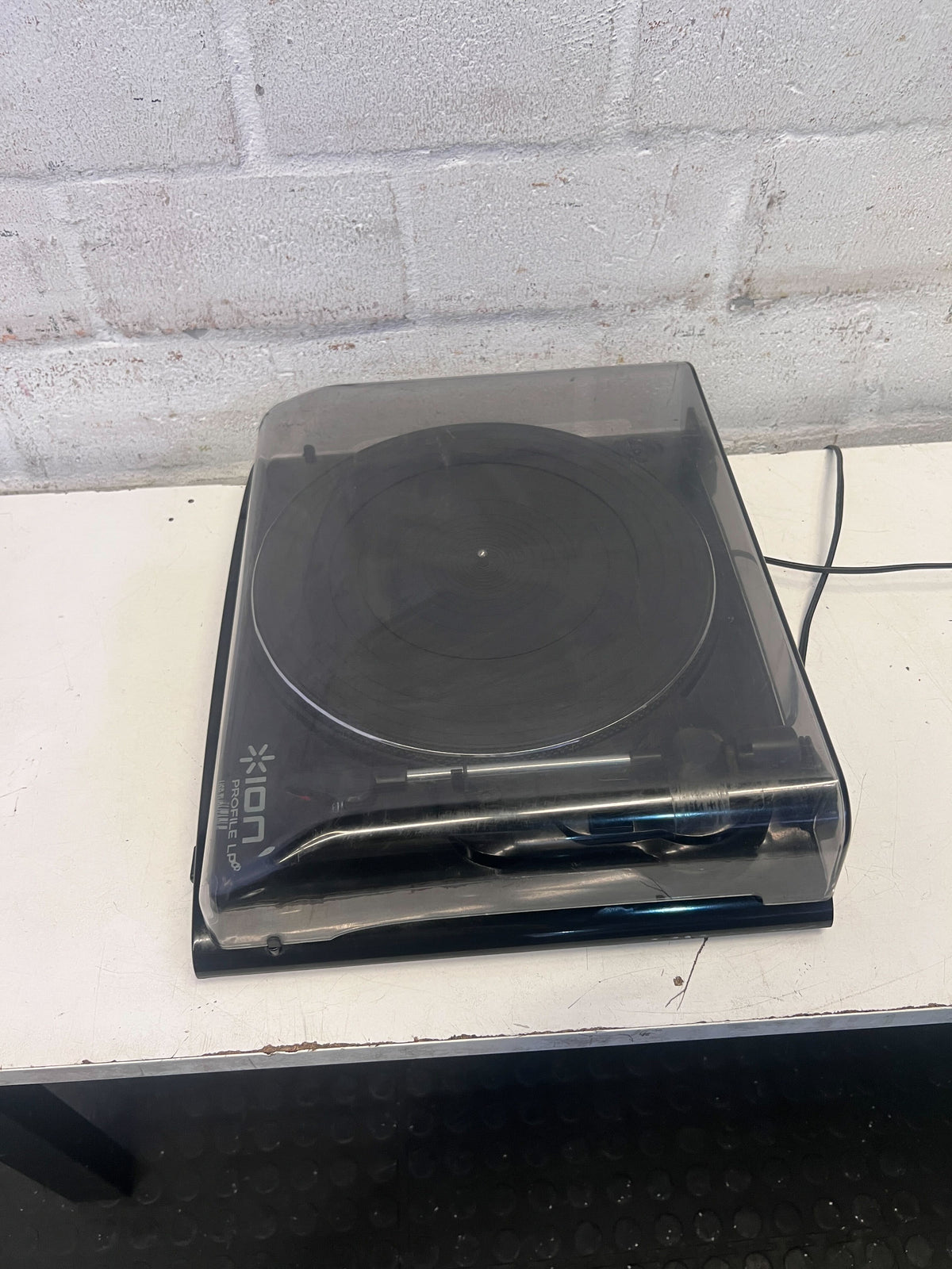 🎶 ION Profile LP Turntable - Black with Minor Scratches - 2ndhandwarehouse.com