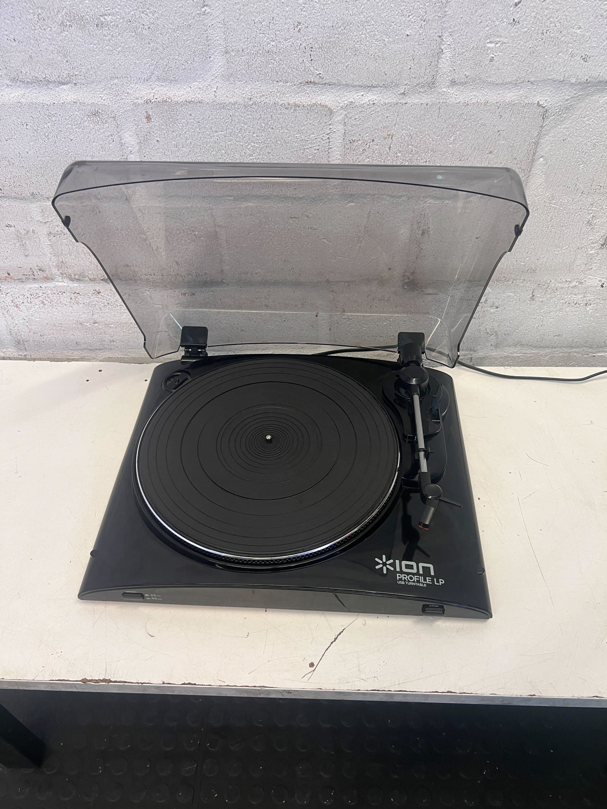 🎶 ION Profile LP Turntable - Black with Minor Scratches - 2ndhandwarehouse.com