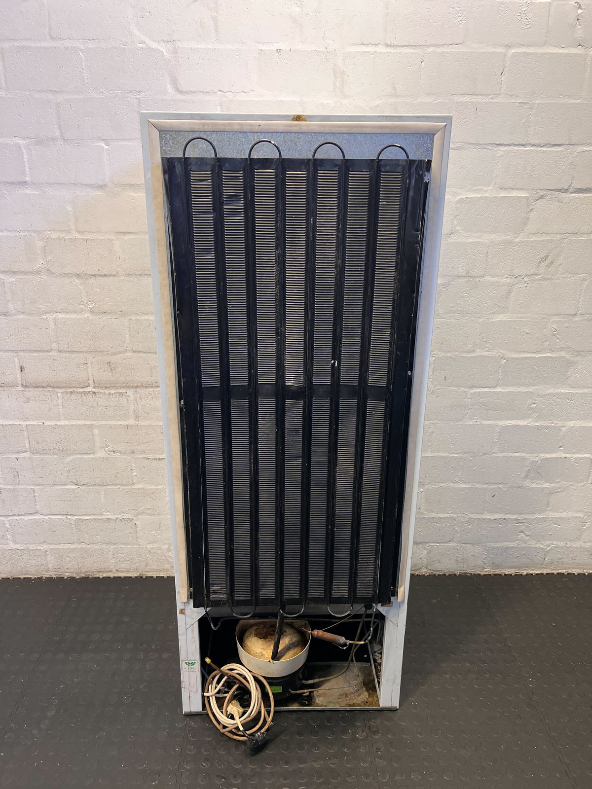 KIC Frost-Free Fridge Freezer – Classic White with Minor Scratches - REDUCED