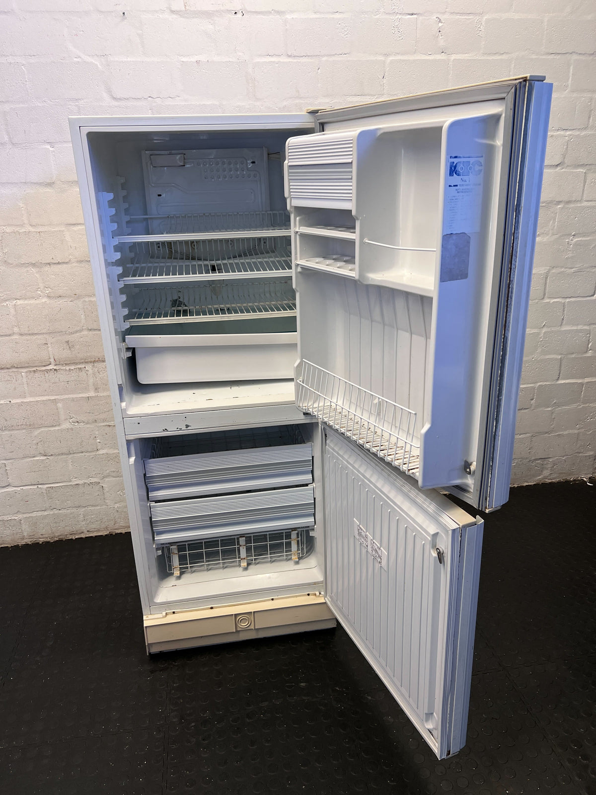 KIC Frost-Free Fridge Freezer – Classic White with Minor Scratches - REDUCED