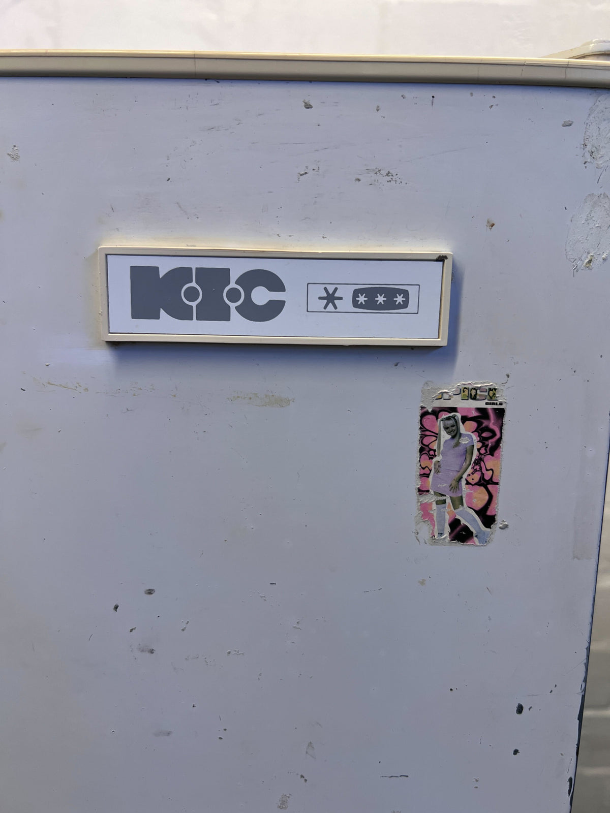 KIC Frost-Free Fridge Freezer – Classic White with Minor Scratches - REDUCED