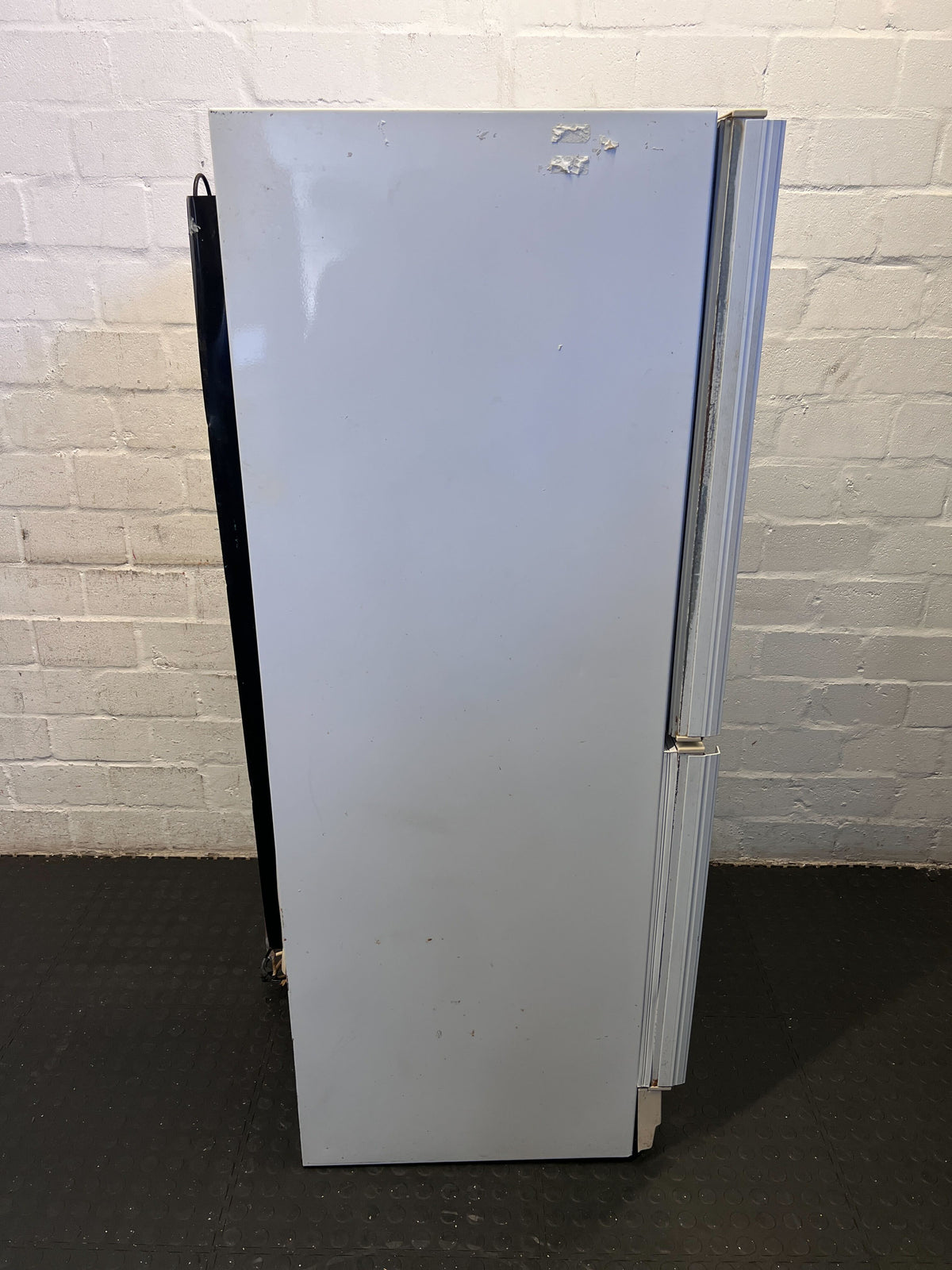 KIC Frost-Free Fridge Freezer – Classic White with Minor Scratches - REDUCED
