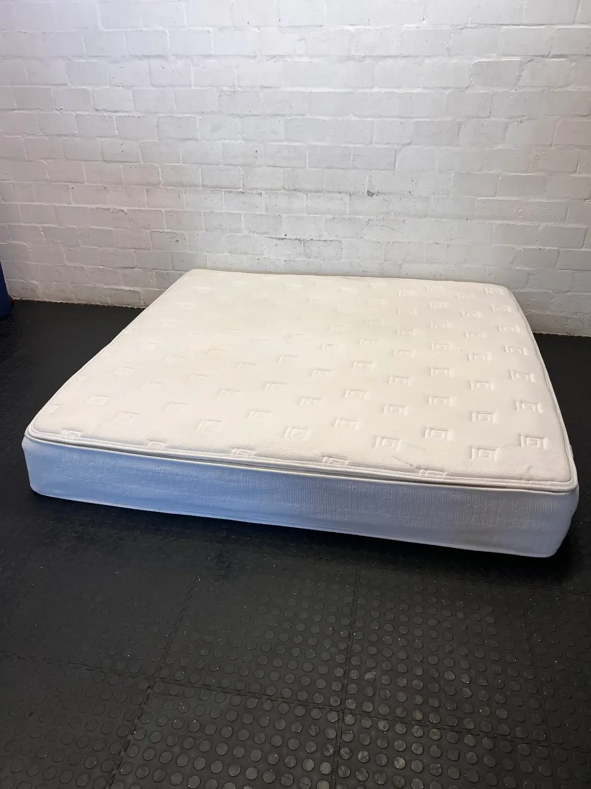 King Size Comfort Solutions Sabra 100/90 Mattress Only - 2ndhandwarehouse.com