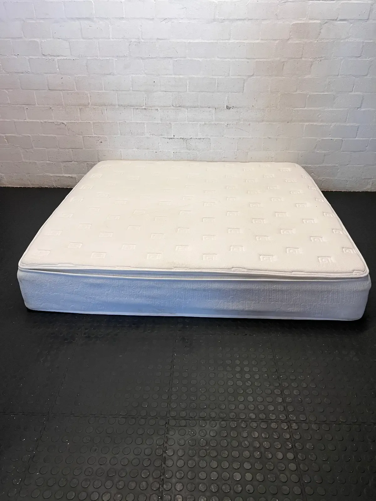 King Size Comfort Solutions Sabra 100/90 Mattress Only - 2ndhandwarehouse.com